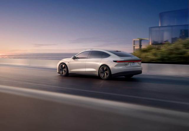 Ô tô điện Trung Quốc phá đảo mọi kỷ lục, sạc 1 lần đi 1000 Km, khiến Tesla phát hoảng - Ảnh 5. Ô tô điện Trung Quốc phá đảo mọi kỷ lục, sạc 1 lần đi 1000 Km, khiến Tesla phát hoảng - Ảnh 5.