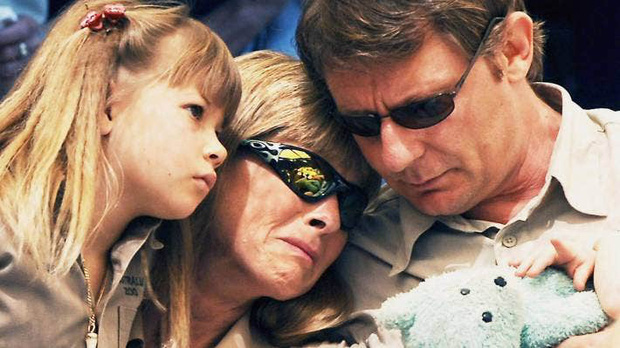 Cái chết nghiệt ngã của thợ săn cá sấu Steve Irwin: Nhà động vật học hàng đầu thế giới và câu chuyện sinh nghề tử nghiệp - Ảnh 7. Cái chết nghiệt ngã của thợ săn cá sấu Steve Irwin: Nhà động vật học hàng đầu thế giới và câu chuyện sinh nghề tử nghiệp - Ảnh 7.