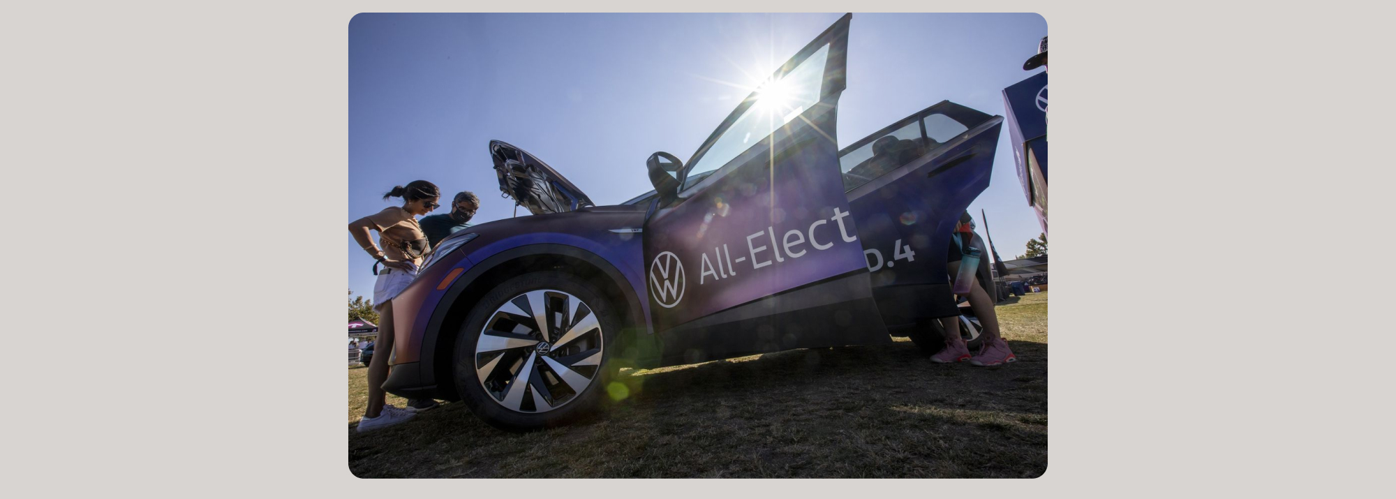 Câu hỏi nghìn tỷ USD trong vũ trụ xe điện: Tân binh VinFast, ‘tuổi trẻ tài cao’ Tesla hay những cây đa, cây đề như Toyota, VW sẽ nắm ngai vàng cuối cùng? - Ảnh 2. Câu hỏi nghìn tỷ USD trong vũ trụ xe điện: Tân binh VinFast, ‘tuổi trẻ tài cao’ Tesla hay những cây đa, cây đề như Toyota, VW sẽ nắm ngai vàng cuối cùng? - Ảnh 2.