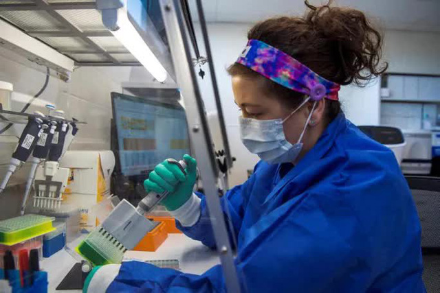 Lý giải nguyên nhân Omicron gây bệnh nhẹ hơn Delta - Ảnh 1. Lý giải nguyên nhân Omicron gây bệnh nhẹ hơn Delta - Ảnh 1.