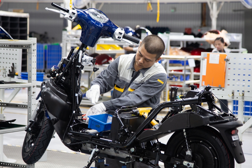 Cận cảnh dây chuyền ra đời chiếc xe máy điện khiến 18.000 đơn 'chốt' trong 48 giờ - Ảnh 8. Cận cảnh dây chuyền ra đời chiếc xe máy điện khiến 18.000 đơn 'chốt' trong 48 giờ - Ảnh 8.
