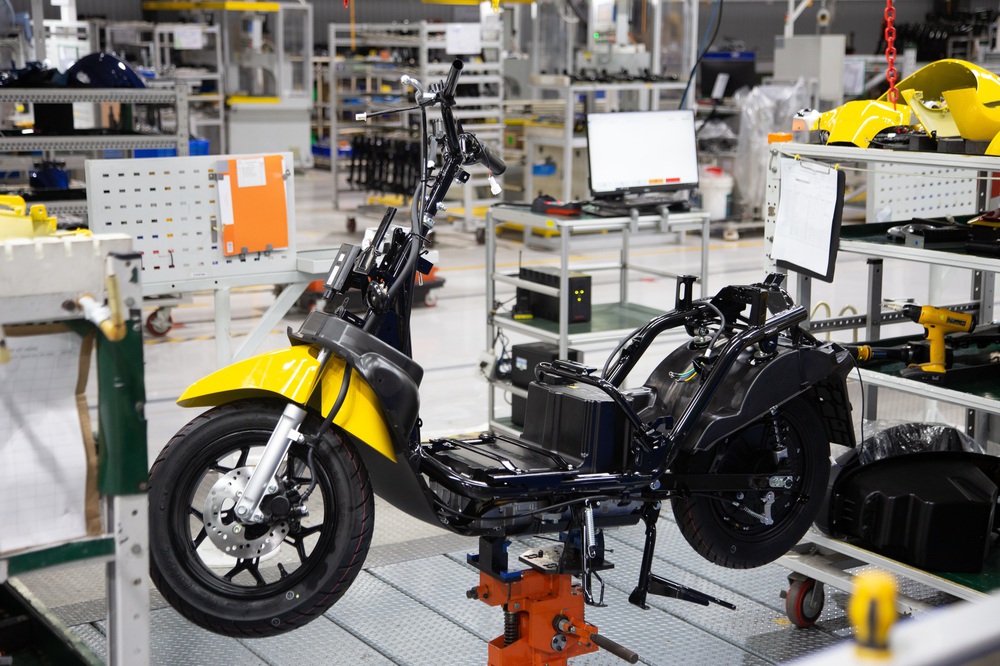 Cận cảnh dây chuyền ra đời chiếc xe máy điện khiến 18.000 đơn 'chốt' trong 48 giờ - Ảnh 10. Cận cảnh dây chuyền ra đời chiếc xe máy điện khiến 18.000 đơn 'chốt' trong 48 giờ - Ảnh 10.