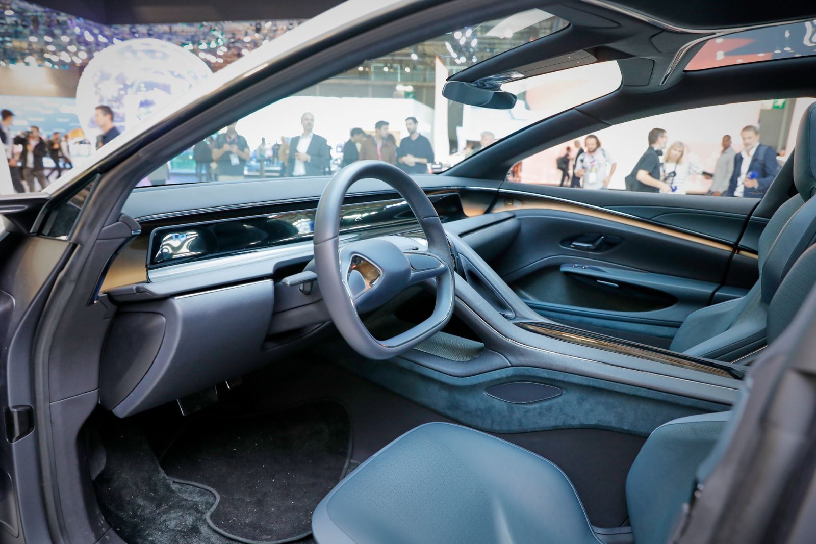 VinFast VF 6, 7, 8, 9 đang chinh phục người Pháp tại Paris Motor Show 2022 - Ảnh 4. VinFast VF 6, 7, 8, 9 đang chinh phục người Pháp tại Paris Motor Show 2022 - Ảnh 4.