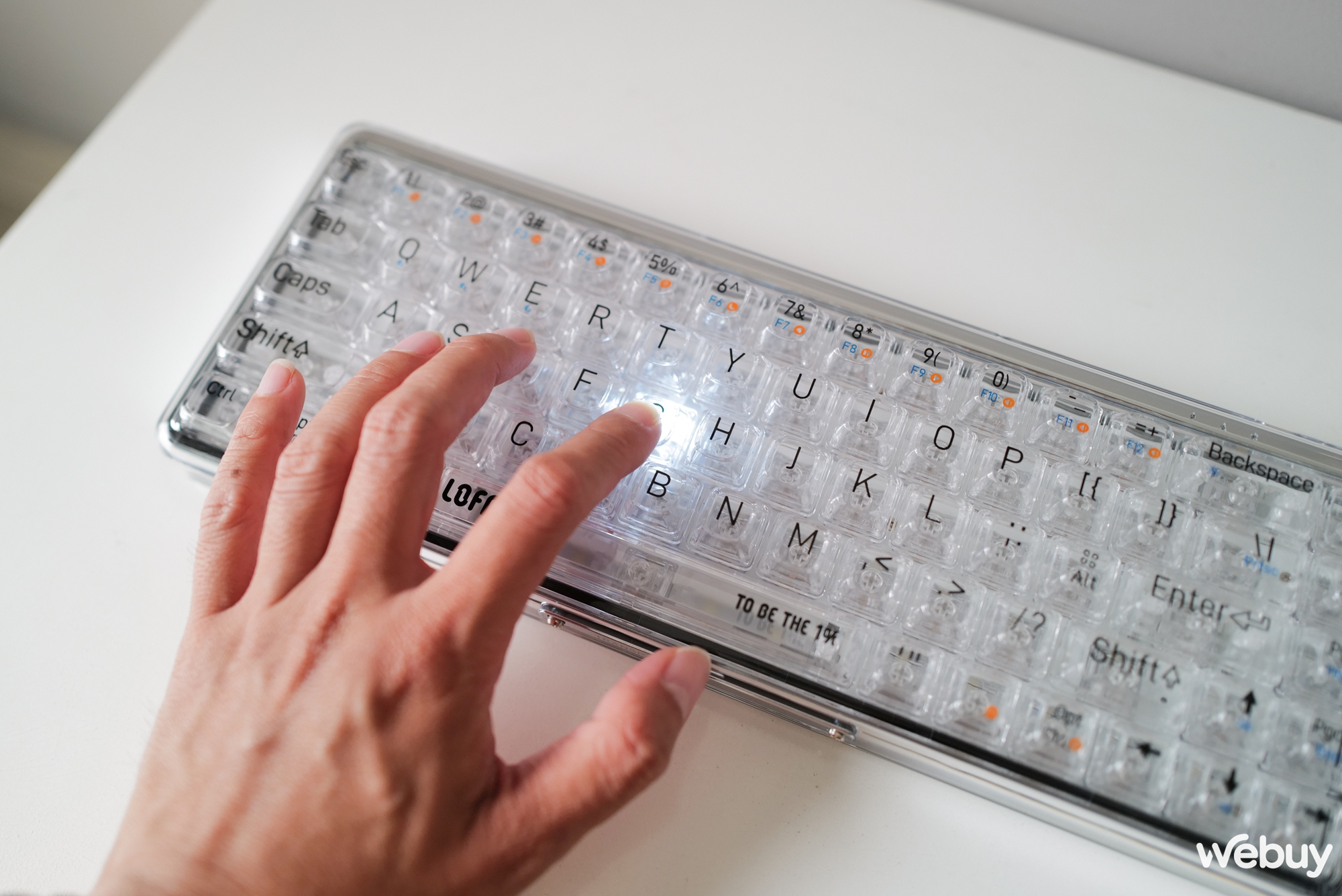 Trên tay bàn phím Lofree To Be The 1%: Điểm độc lạ nằm ở sự trong suốt - Ảnh 11. Trên tay bàn phím Lofree To Be The 1%: Điểm độc lạ nằm ở sự trong suốt - Ảnh 11.