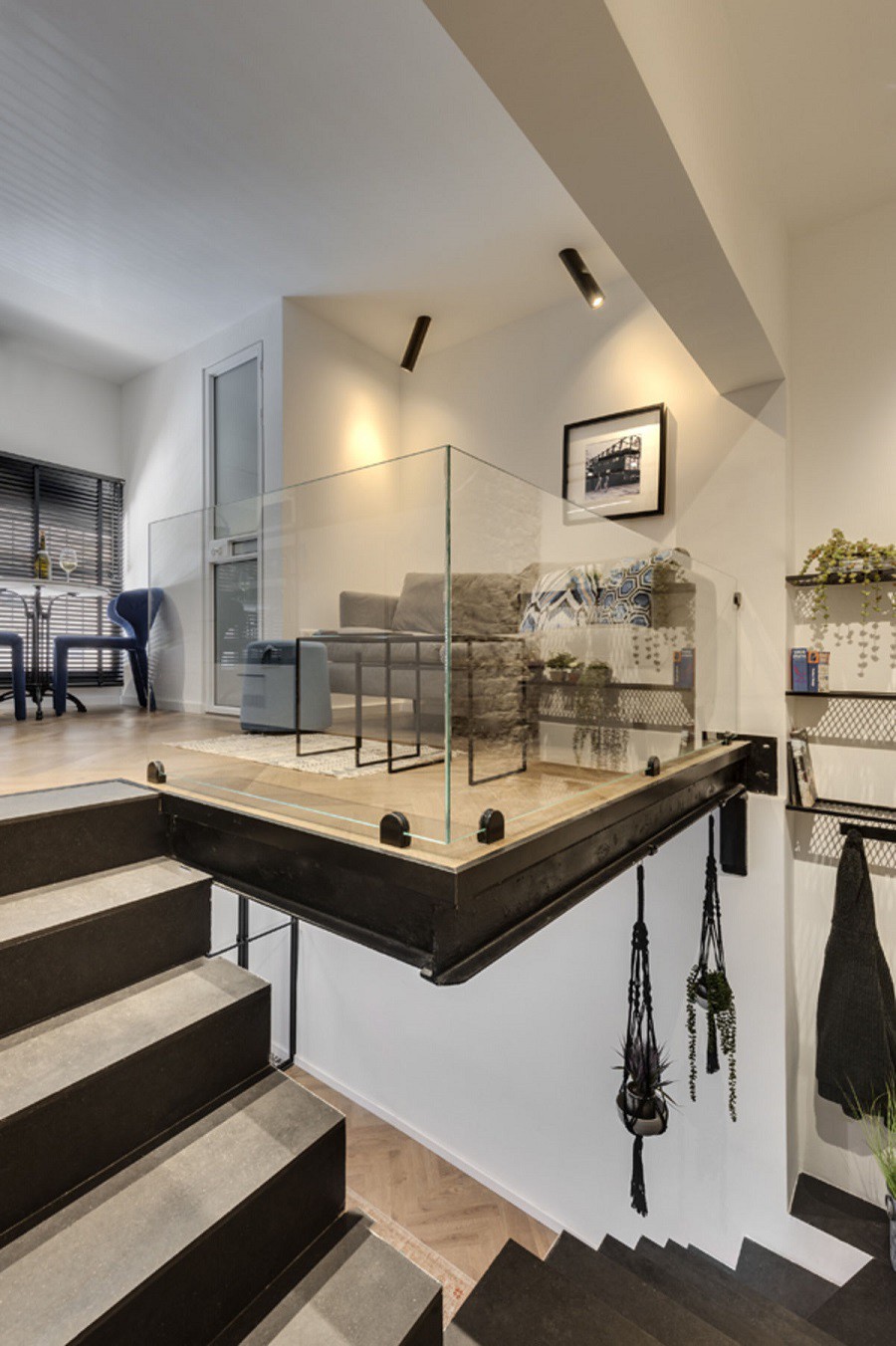 Căn hộ 36m² có thiết kế chìm dưới đất với bố cục thông minh - Ảnh 1. Căn hộ 36m² có thiết kế chìm dưới đất với bố cục thông minh - Ảnh 1.