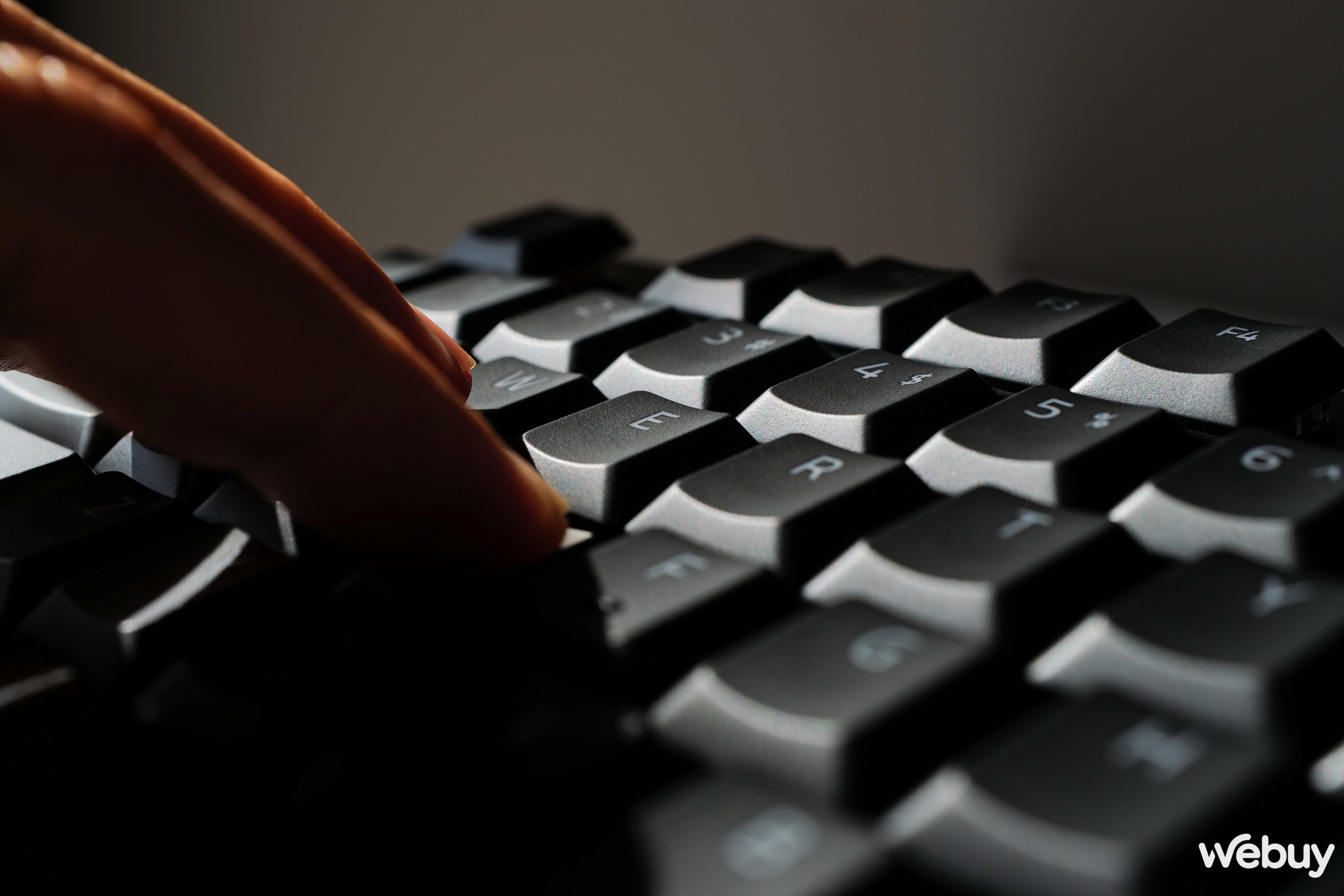 Trên tay bàn phím Razer DeathStalker V2 Pro và chuột Basilisk V3 Pro: Đúng chất một cặp bài trùng - Ảnh 17. Trên tay bàn phím Razer DeathStalker V2 Pro và chuột Basilisk V3 Pro: Đúng chất một cặp bài trùng - Ảnh 17.