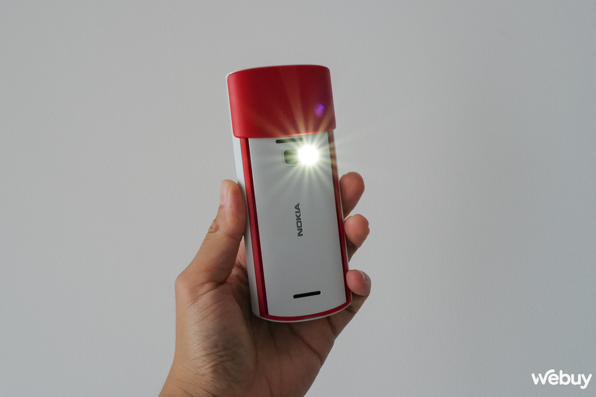 Mở hộp điện thoại "cục gạch" Nokia tích hợp tai nghe không dây, giá 1.79 triệu đồng - Ảnh 7. Mở hộp điện thoại "cục gạch" Nokia tích hợp tai nghe không dây, giá 1.79 triệu đồng - Ảnh 7.