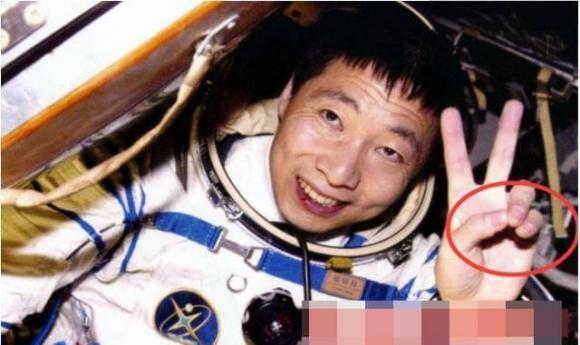 Vì sao phi hành gia từng phải “rút hết móng tay” trước khi bước vào vũ trụ? - Ảnh 4. Vì sao phi hành gia từng phải “rút hết móng tay” trước khi bước vào vũ trụ? - Ảnh 4.