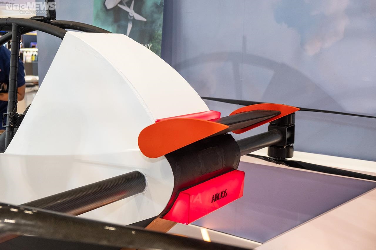 Cận cảnh mô tô bay do Việt Nam sản xuất được chào giá hơn 2 tỷ đồng - Ảnh 5. Cận cảnh mô tô bay do Việt Nam sản xuất được chào giá hơn 2 tỷ đồng - Ảnh 5.