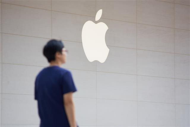 C&aacute;i gi&aacute; phũ ph&agrave;ng của việc l&agrave;m đối t&aacute;c Apple: Một ph&uacute;t l&ecirc;n hương nhưng 'miếng pho m&aacute;t ngon chỉ c&oacute; trong bẫy chuột' - Ảnh 2.