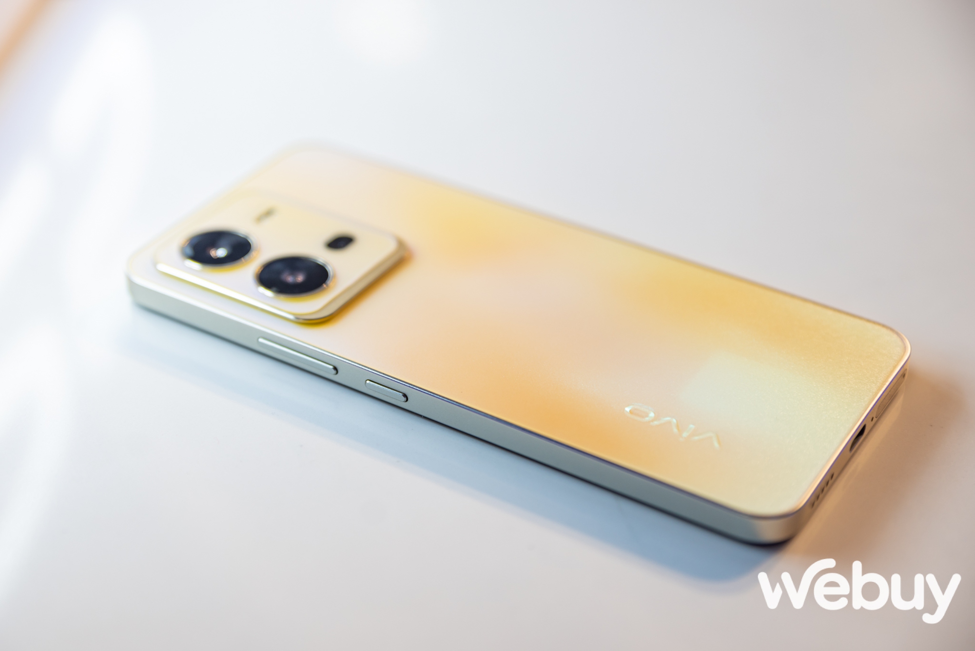 Cận cảnh vivo V25 Pro chính thức tại Việt Nam: Thiết kế cao cấp, tập trung trải nghiệm nhiếp ảnh, giá xấp xỉ 14 triệu đồng - Ảnh 3. Cận cảnh vivo V25 Pro chính thức tại Việt Nam: Thiết kế cao cấp, tập trung trải nghiệm nhiếp ảnh, giá xấp xỉ 14 triệu đồng - Ảnh 3.