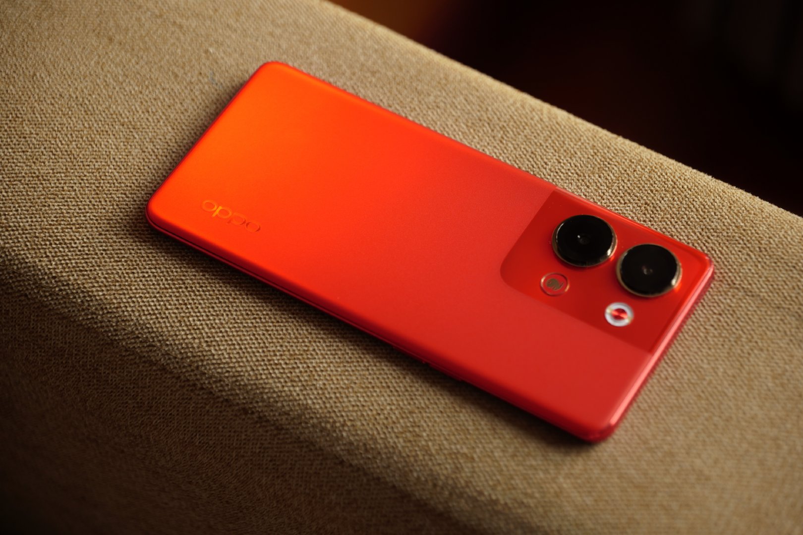 Ảnh thực tế OPPO Reno9 5G phiên bản Tết Quý Mão - Ảnh 2. Ảnh thực tế OPPO Reno9 5G phiên bản Tết Quý Mão - Ảnh 2.