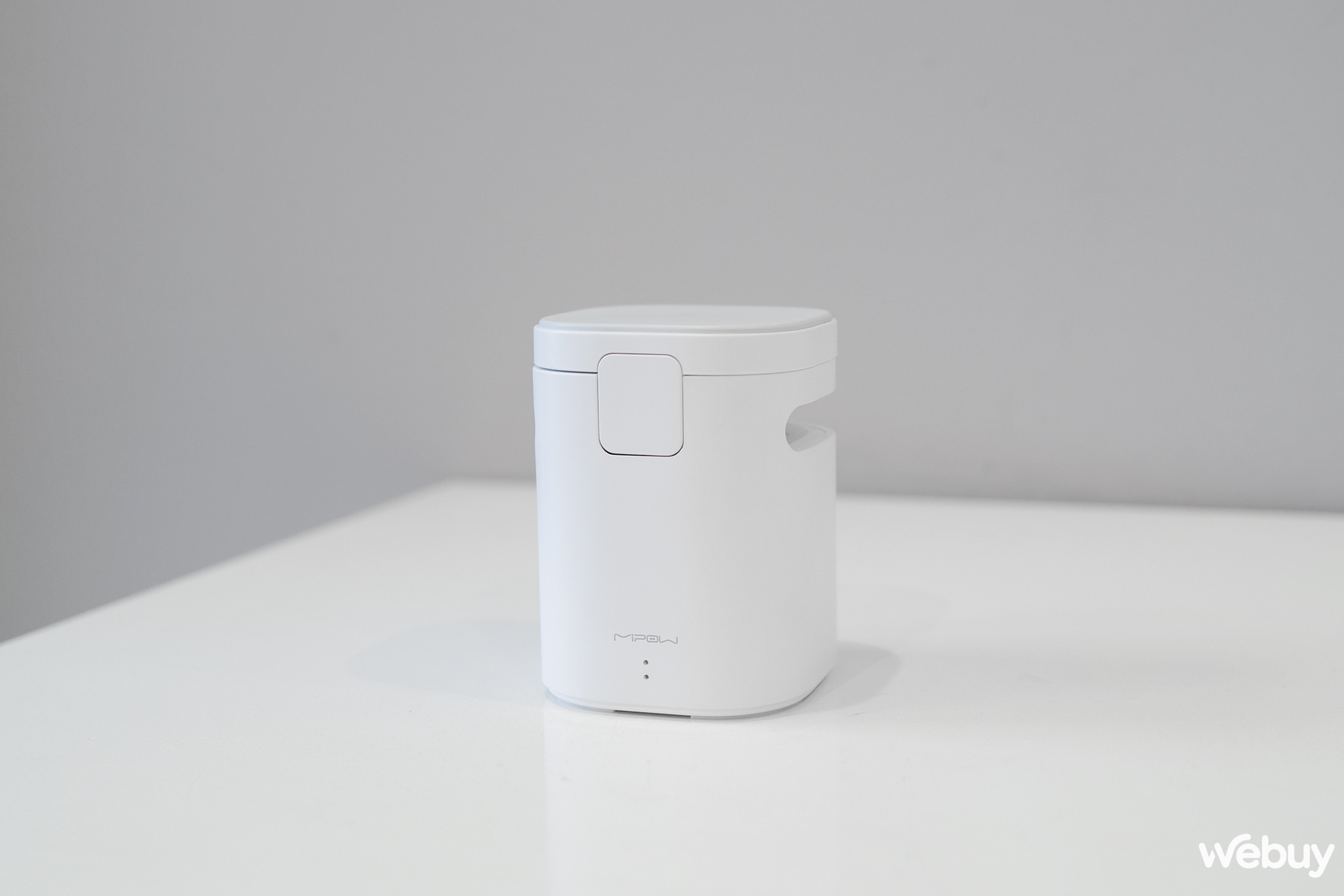 Đế sạc MagSafe 3 trong 1: Sạc cùng lúc iPhone và AirPods, tích hợp loa di động, giá chỉ hơn 600,000 đồng - Ảnh 2. Đế sạc MagSafe 3 trong 1: Sạc cùng lúc iPhone và AirPods, tích hợp loa di động, giá chỉ hơn 600,000 đồng - Ảnh 2.