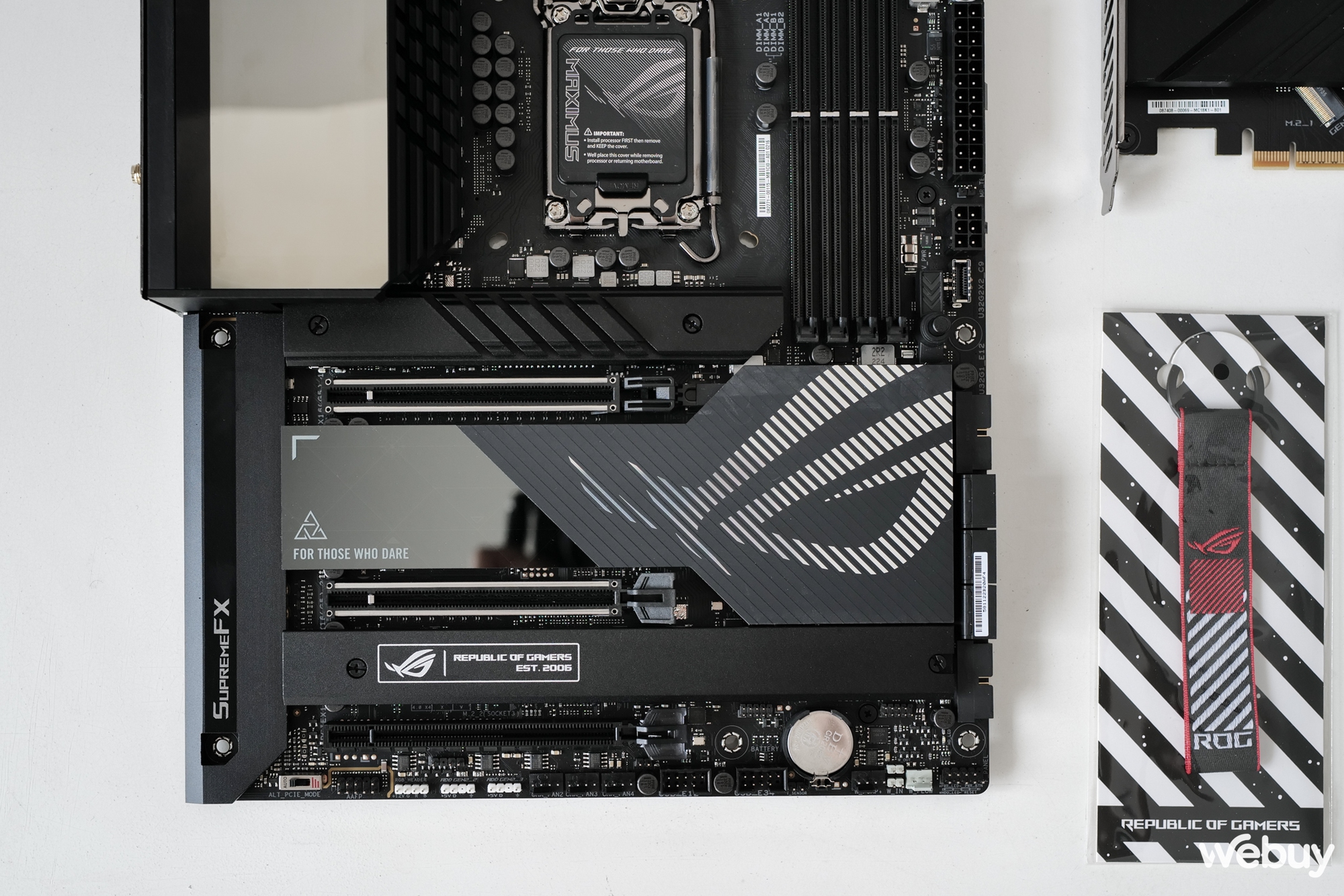 Mở hộp bo mạch chủ ASUS ROG Maximus Z790 Hero: Giá gần 20 triệu đồng, nhưng 'đắt có xắt ra miếng'? - Ảnh 2. Mở hộp bo mạch chủ ASUS ROG Maximus Z790 Hero: Giá gần 20 triệu đồng, nhưng 'đắt có xắt ra miếng'? - Ảnh 2.