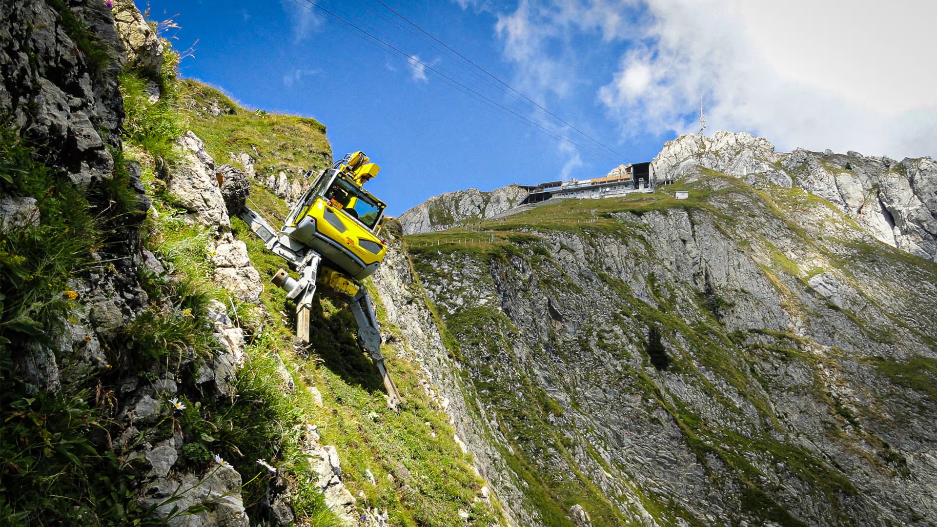 Chân dung ‘người nhện’ trong thế giới của những cỗ máy xúc - Ảnh 9. Chân dung ‘người nhện’ trong thế giới của những cỗ máy xúc - Ảnh 9.