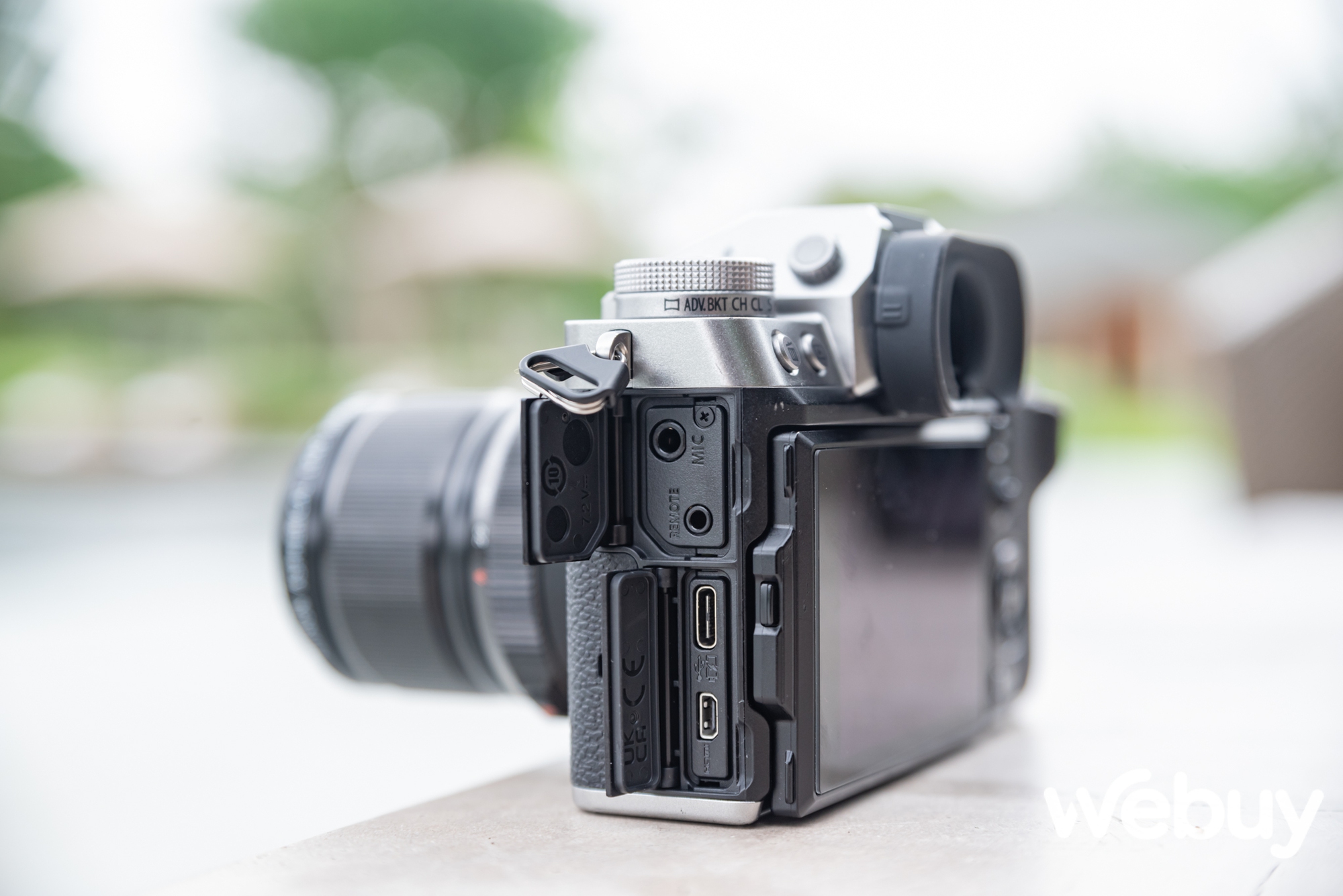 Cận cảnh Fujifilm X-T5 tại Việt Nam: Cảm biến 40MP có chống rung IBIS, quay video 6.2K, giá gần 43.5 triệu đồng - Ảnh 11. Cận cảnh Fujifilm X-T5 tại Việt Nam: Cảm biến 40MP có chống rung IBIS, quay video 6.2K, giá gần 43.5 triệu đồng - Ảnh 11.