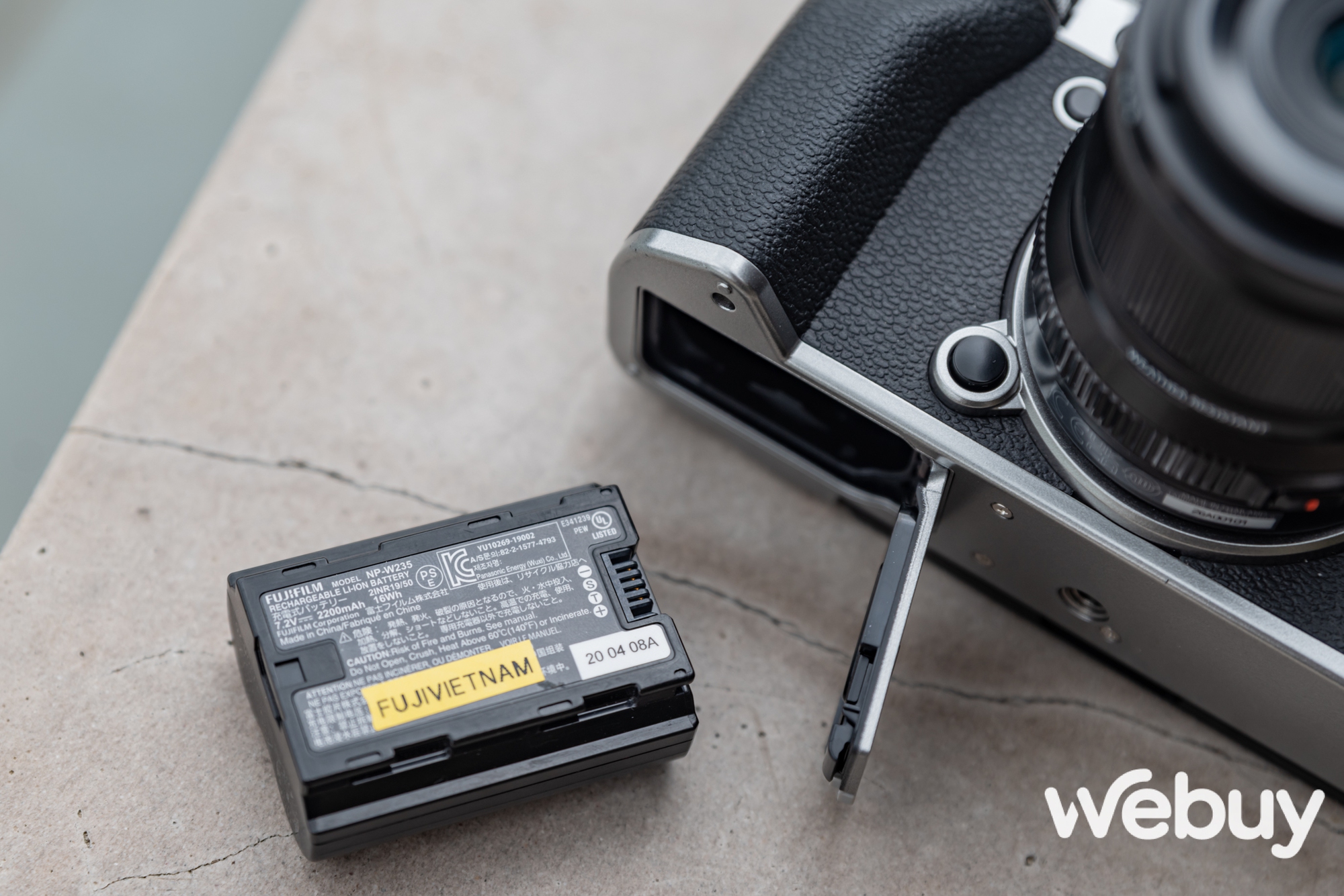 Cận cảnh Fujifilm X-T5 tại Việt Nam: Cảm biến 40MP có chống rung IBIS, quay video 6.2K, giá gần 43.5 triệu đồng - Ảnh 10. Cận cảnh Fujifilm X-T5 tại Việt Nam: Cảm biến 40MP có chống rung IBIS, quay video 6.2K, giá gần 43.5 triệu đồng - Ảnh 10.