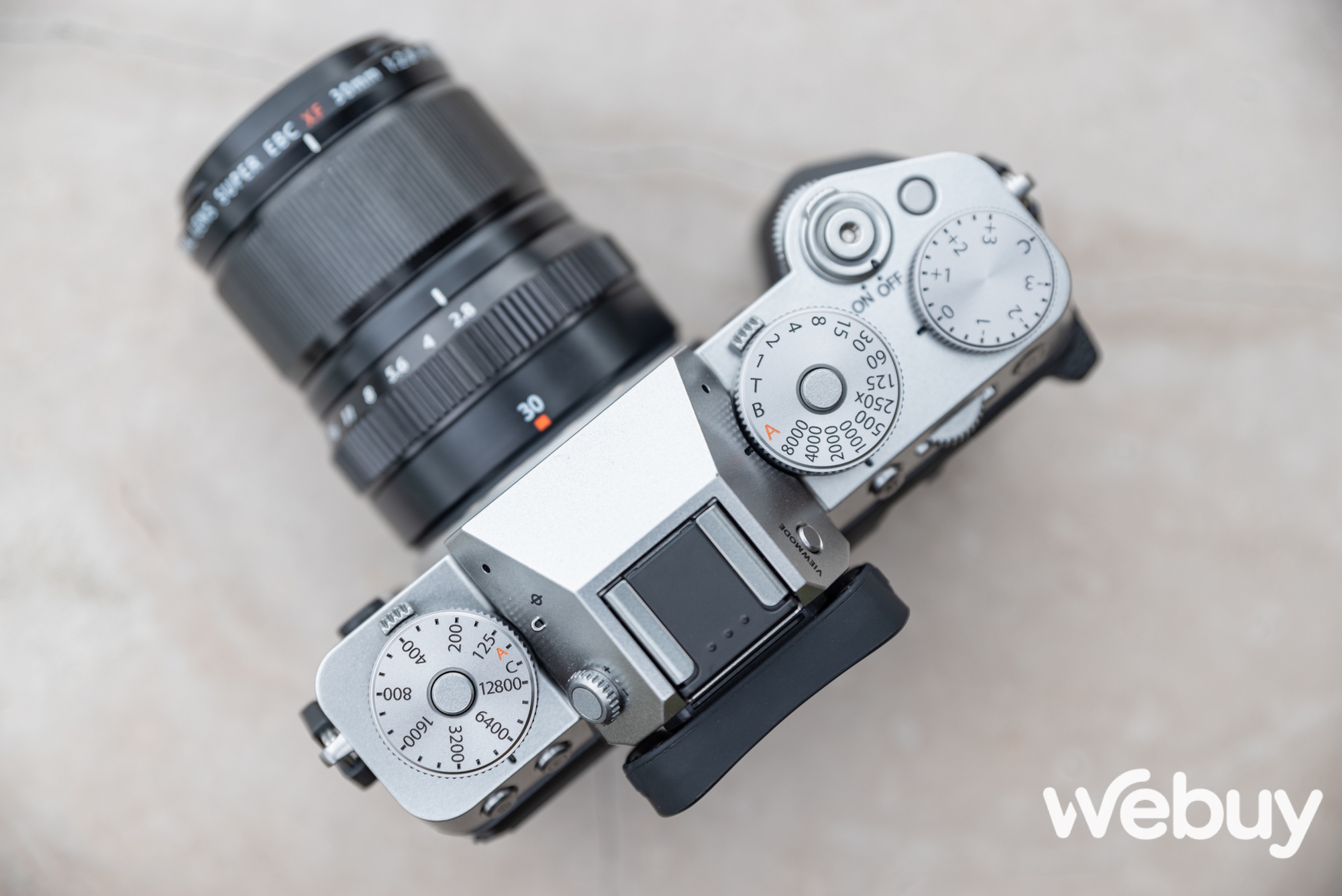 Cận cảnh Fujifilm X-T5 tại Việt Nam: Cảm biến 40MP có chống rung IBIS, quay video 6.2K, giá gần 43.5 triệu đồng - Ảnh 8. Cận cảnh Fujifilm X-T5 tại Việt Nam: Cảm biến 40MP có chống rung IBIS, quay video 6.2K, giá gần 43.5 triệu đồng - Ảnh 8.