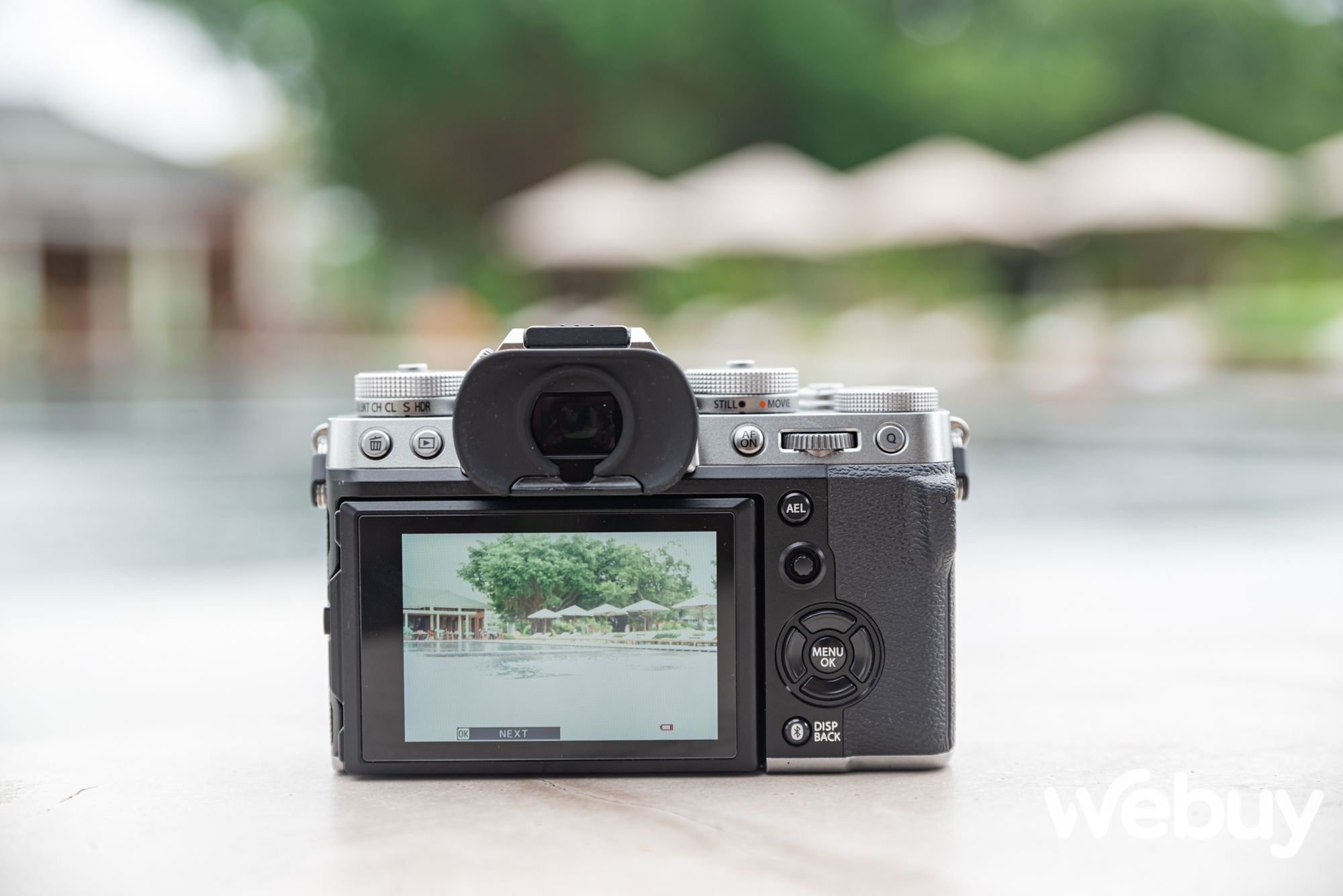 Cận cảnh Fujifilm X-T5 tại Việt Nam: Cảm biến 40MP có chống rung IBIS, quay video 6.2K, giá gần 43.5 triệu đồng - Ảnh 9. Cận cảnh Fujifilm X-T5 tại Việt Nam: Cảm biến 40MP có chống rung IBIS, quay video 6.2K, giá gần 43.5 triệu đồng - Ảnh 9.