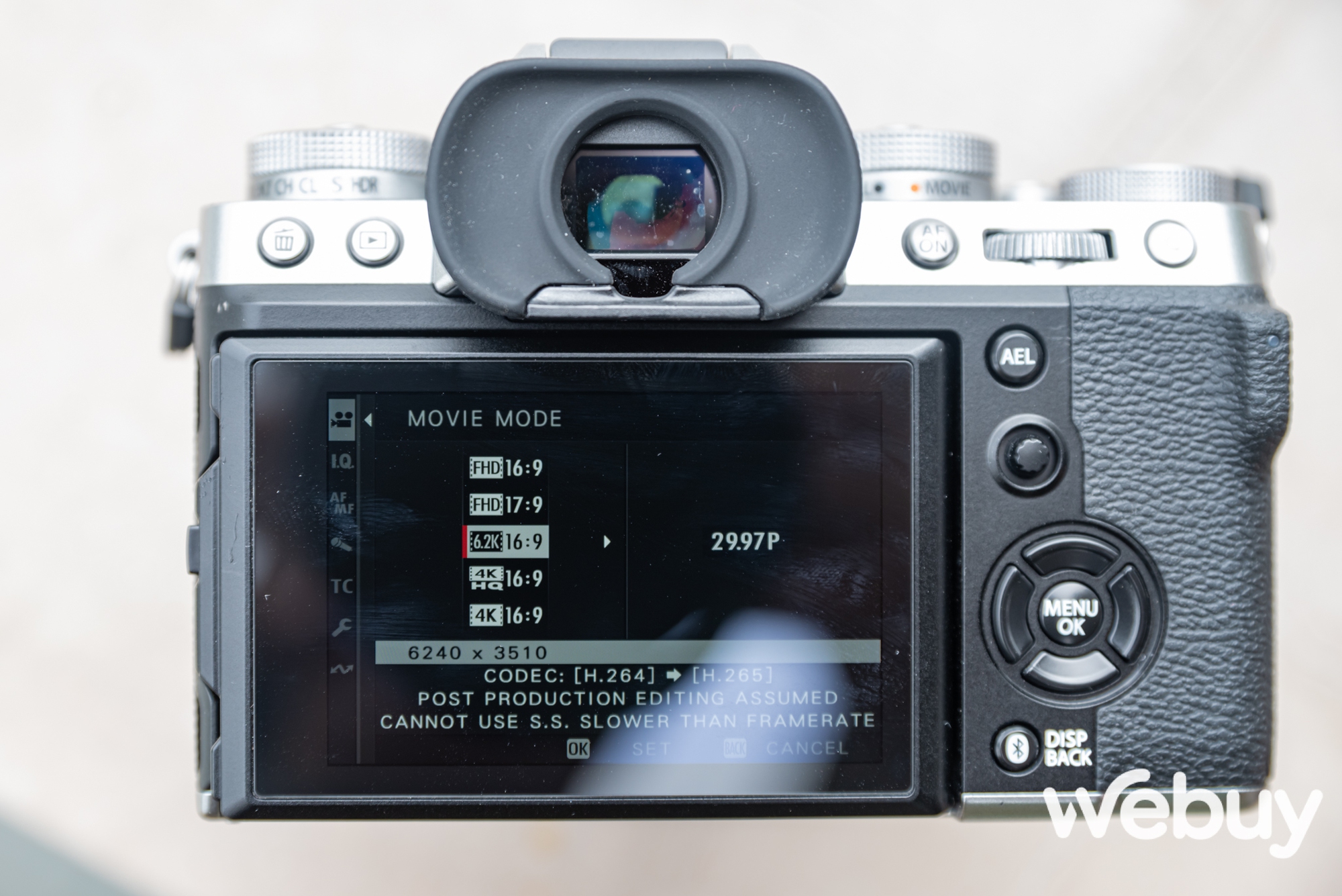 Cận cảnh Fujifilm X-T5 tại Việt Nam: Cảm biến 40MP có chống rung IBIS, quay video 6.2K, giá gần 43.5 triệu đồng - Ảnh 15. Cận cảnh Fujifilm X-T5 tại Việt Nam: Cảm biến 40MP có chống rung IBIS, quay video 6.2K, giá gần 43.5 triệu đồng - Ảnh 15.