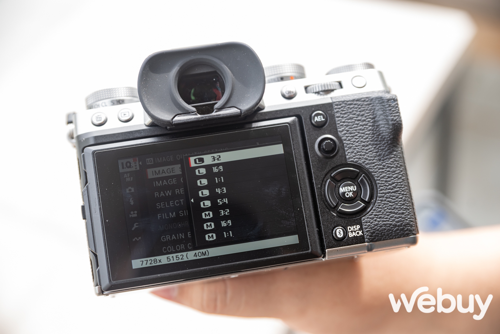 Cận cảnh Fujifilm X-T5 tại Việt Nam: Cảm biến 40MP có chống rung IBIS, quay video 6.2K, giá gần 43.5 triệu đồng - Ảnh 14. Cận cảnh Fujifilm X-T5 tại Việt Nam: Cảm biến 40MP có chống rung IBIS, quay video 6.2K, giá gần 43.5 triệu đồng - Ảnh 14.