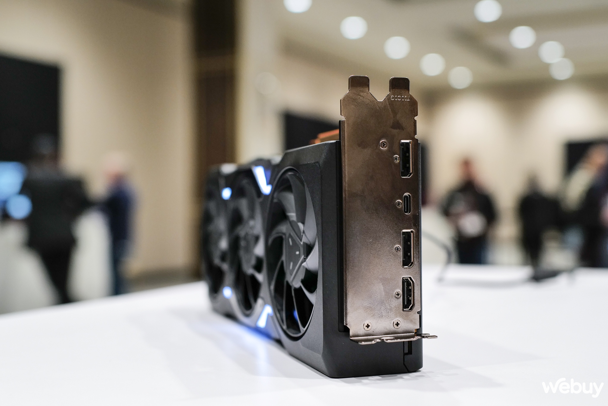 AMD chính thức ra mắt 2 card đồ họa thế hệ mới, sẵn sàng đối đầu đội xanh với mức giá rẻ hơn nhiều - Ảnh 7. AMD chính thức ra mắt 2 card đồ họa thế hệ mới, sẵn sàng đối đầu đội xanh với mức giá rẻ hơn nhiều - Ảnh 7.