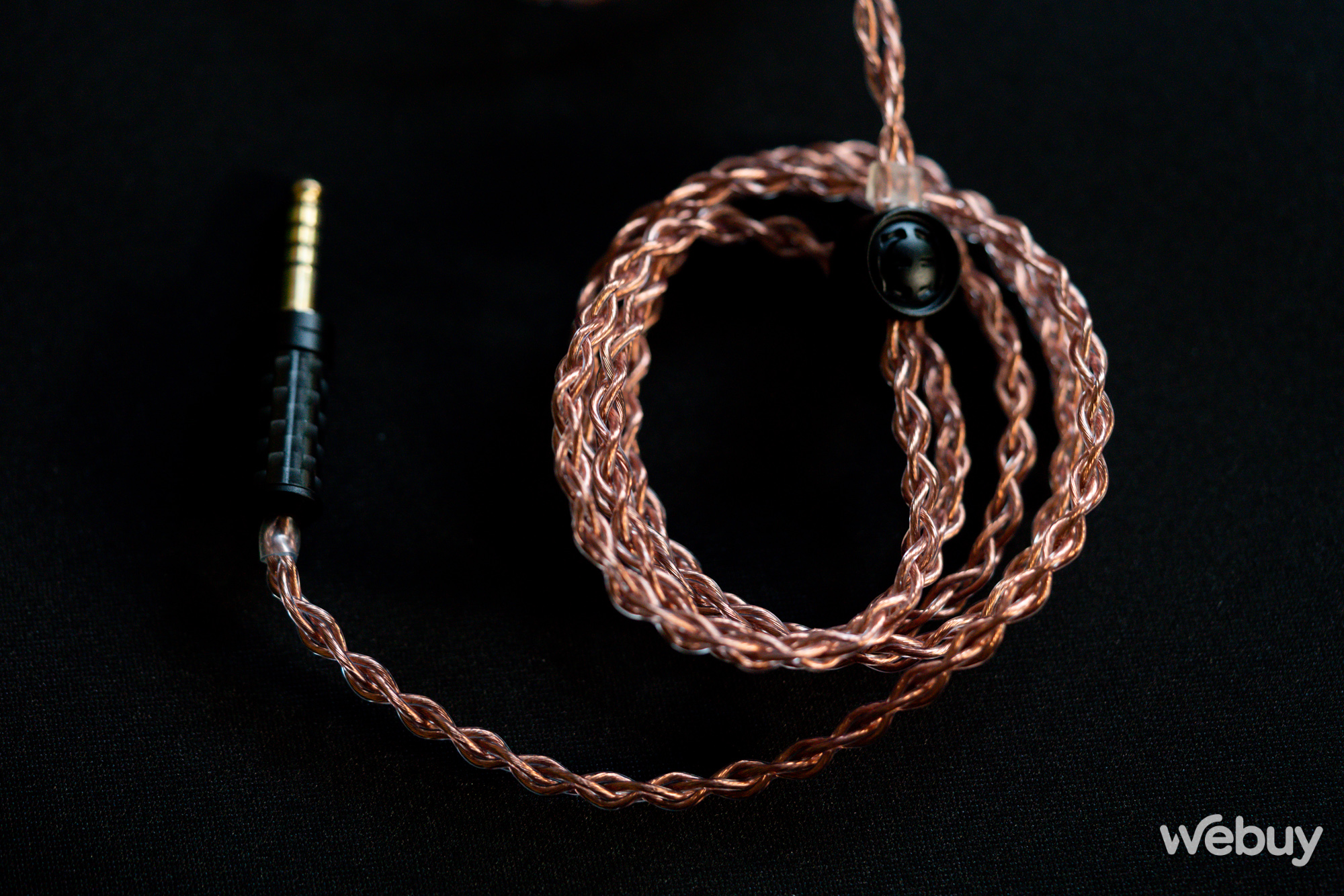 Trên tay máy nghe nhạc A&K SP3000 và tai nghe Odyssey: Bộ chơi nhạc di động trị giá tới 200 triệu Đồng - Ảnh 14. Trên tay máy nghe nhạc A&K SP3000 và tai nghe Odyssey: Bộ chơi nhạc di động trị giá tới 200 triệu Đồng - Ảnh 14.