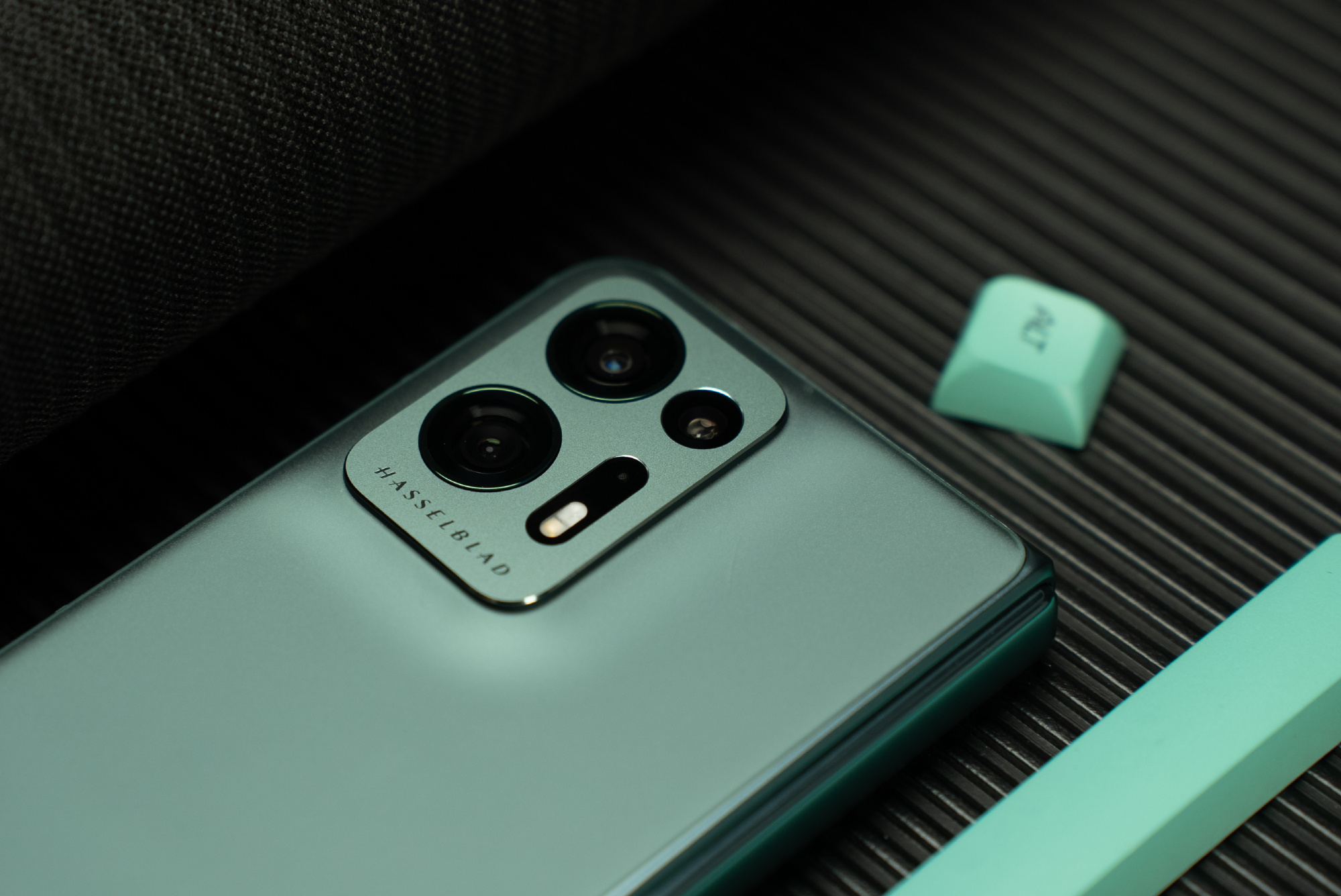 OPPO Find N2 ra mắt: Mỏng nhẹ hơn, Snapdragon 8+ Gen 1, nâng cấp camera, giá từ 26,9 triệu đồng - Ảnh 7. OPPO Find N2 ra mắt: Mỏng nhẹ hơn, Snapdragon 8+ Gen 1, nâng cấp camera, giá từ 26,9 triệu đồng - Ảnh 7.