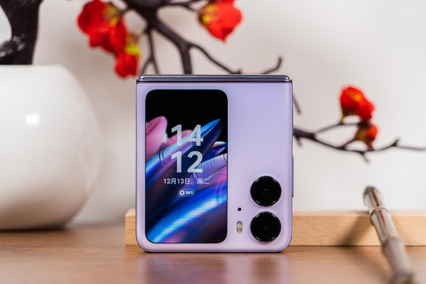 Ảnh thực tế OPPO Find N2 Flip: Đây là cách OPPO "đối mặt" Samsung! - Ảnh 3. Ảnh thực tế OPPO Find N2 Flip: Đây là cách OPPO "đối mặt" Samsung! - Ảnh 3.