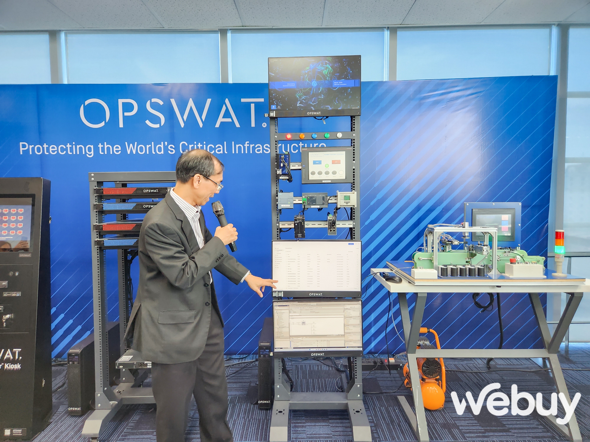 Bên trong Trung tâm Trải nghiệm Giải pháp Bảo vệ Cơ sở Hạ tầng Trọng yếu của OPSWAT tại Tp Hồ Chí Minh - Ảnh 7. Bên trong Trung tâm Trải nghiệm Giải pháp Bảo vệ Cơ sở Hạ tầng Trọng yếu của OPSWAT tại Tp Hồ Chí Minh - Ảnh 7.