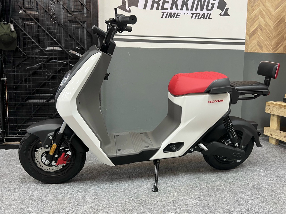 Xe máy điện Honda U-Be giá 29 triệu tại Việt Nam, tầm hoạt động 80km mỗi lần sạc - Ảnh 1. Xe máy điện Honda U-Be giá 29 triệu tại Việt Nam, tầm hoạt động 80km mỗi lần sạc - Ảnh 1.