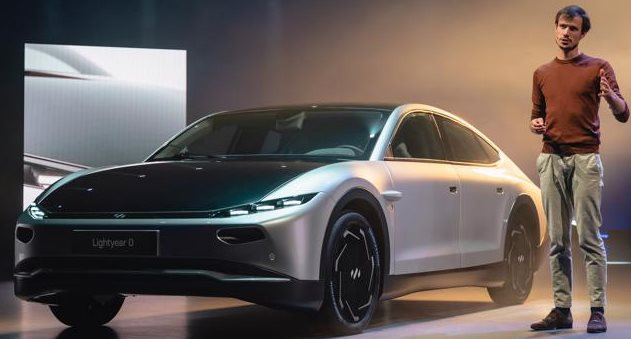 Ô tô năng lượng mặt trời đầu tiên trên thế giới được đưa vào sản xuất hàng loạt, có thể chạy tối đa 7 tháng không cần sạc - Ảnh 1. Ô tô năng lượng mặt trời đầu tiên trên thế giới được đưa vào sản xuất hàng loạt, có thể chạy tối đa 7 tháng không cần sạc - Ảnh 1.