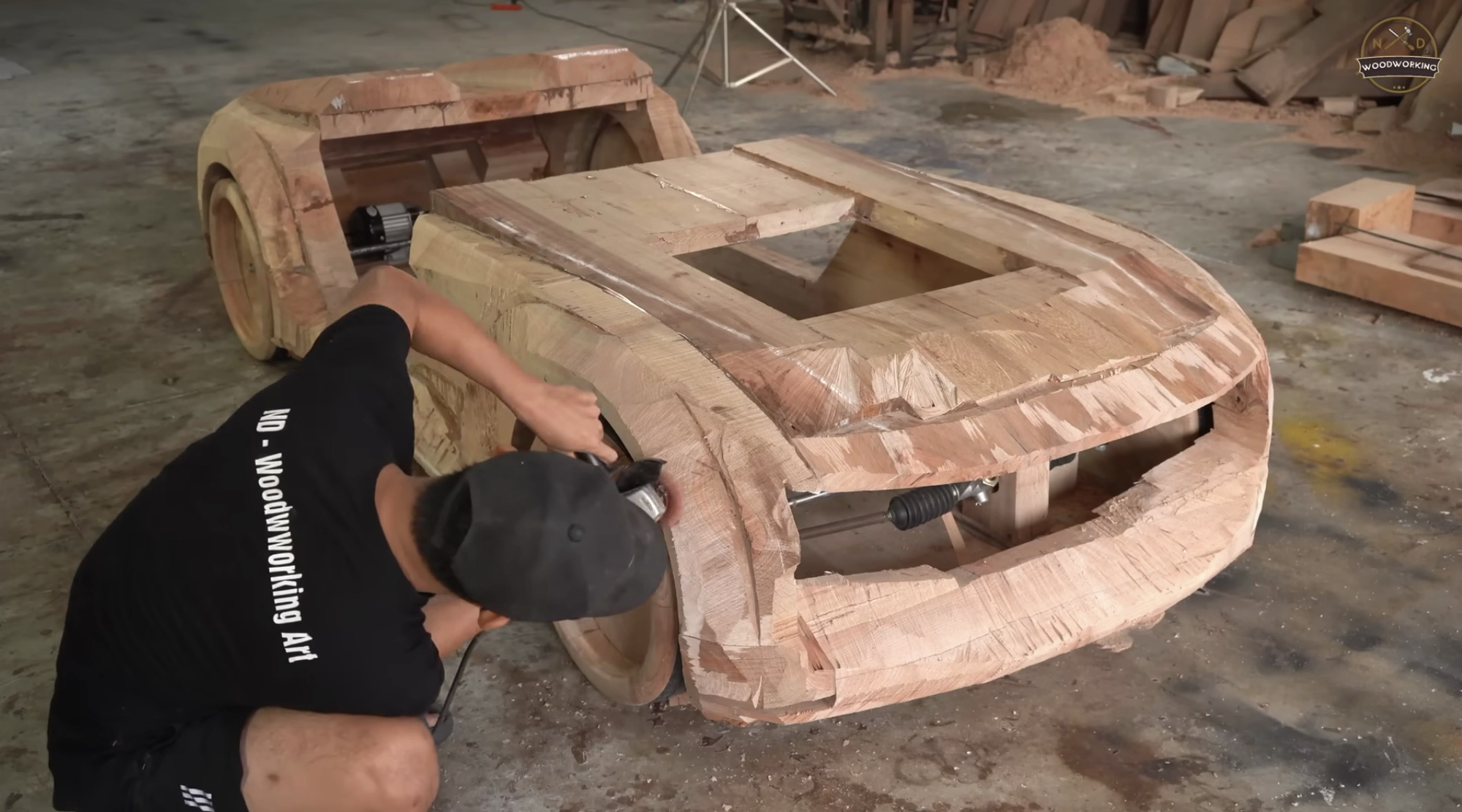 Ông bố Việt Nam làm Audi gỗ tặng con gái: Mất hơn 2 tháng, được báo chí phương Tây ngợi ca - Ảnh 2. Ông bố Việt Nam làm Audi gỗ tặng con gái: Mất hơn 2 tháng, được báo chí phương Tây ngợi ca - Ảnh 2.