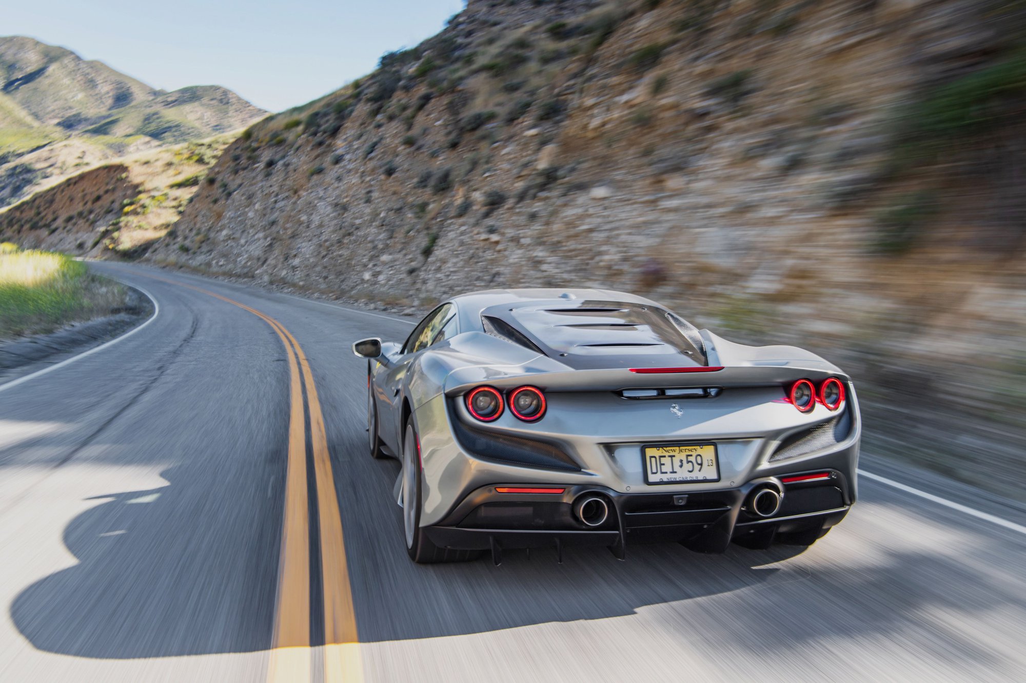 Xe điện có cần phải nhanh như xe thể thao không? - Ảnh 1. Xe điện có cần phải nhanh như xe thể thao không? - Ảnh 1.