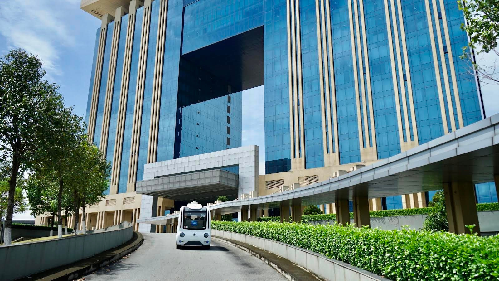 Thử nghiệm xe không người lái ở Bình Dương: Lần đầu xe tự hành được chạy trên tuyến đường công cộng tại Việt Nam. - Ảnh 2. Thử nghiệm xe không người lái ở Bình Dương: Lần đầu xe tự hành được chạy trên tuyến đường công cộng tại Việt Nam. - Ảnh 2.