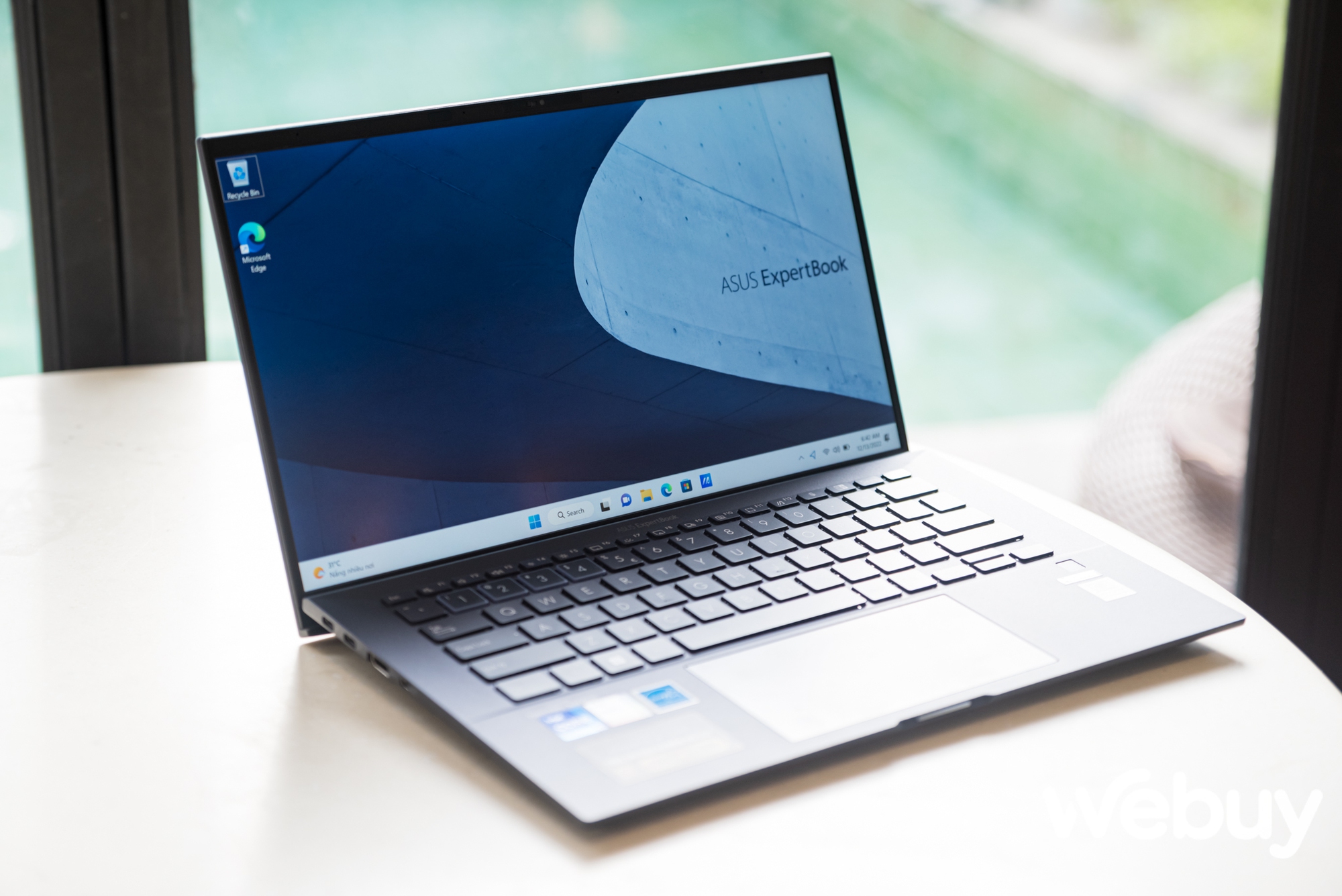 Cận cảnh ASUS ExpertBook B9 2022: Mỏng nhẹ tinh tế đậm chất doanh nhân - Ảnh 1. Cận cảnh ASUS ExpertBook B9 2022: Mỏng nhẹ tinh tế đậm chất doanh nhân - Ảnh 1.