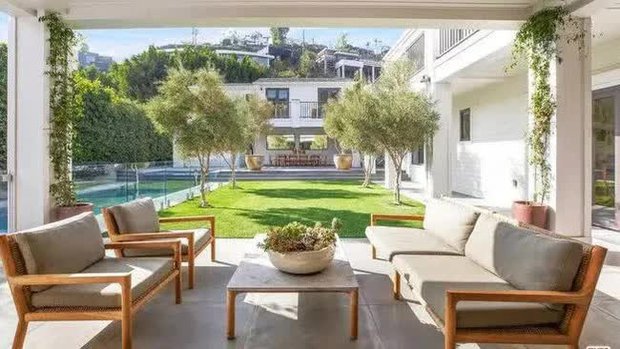 Ngôi sao Avatar từng bán toàn bộ tài sản, phải sống trong ô tô và bước ngoặt sở hữu gia tài hơn 700 tỷ - Ảnh 8. Ngôi sao Avatar từng bán toàn bộ tài sản, phải sống trong ô tô và bước ngoặt sở hữu gia tài hơn 700 tỷ - Ảnh 8.