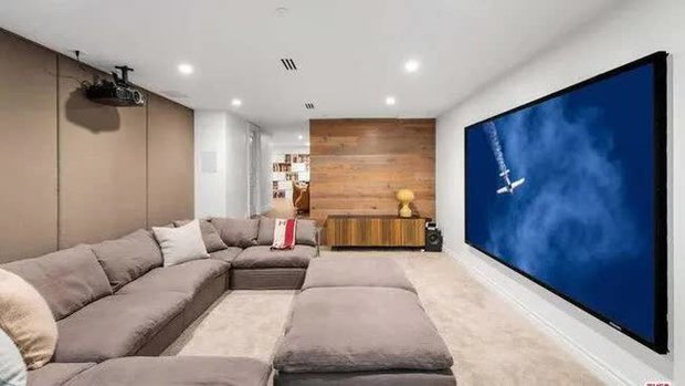 Ngôi sao Avatar từng bán toàn bộ tài sản, phải sống trong ô tô và bước ngoặt sở hữu gia tài hơn 700 tỷ - Ảnh 5. Ngôi sao Avatar từng bán toàn bộ tài sản, phải sống trong ô tô và bước ngoặt sở hữu gia tài hơn 700 tỷ - Ảnh 5.