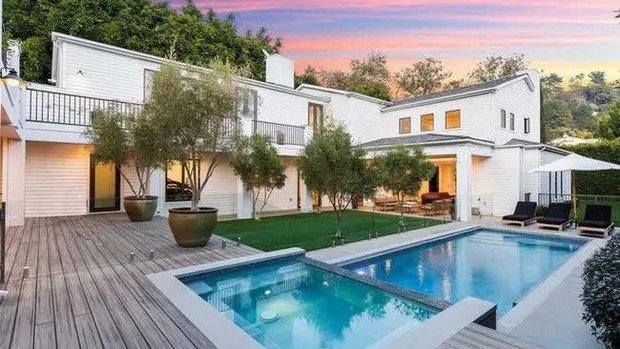 Ngôi sao Avatar từng bán toàn bộ tài sản, phải sống trong ô tô và bước ngoặt sở hữu gia tài hơn 700 tỷ - Ảnh 4. Ngôi sao Avatar từng bán toàn bộ tài sản, phải sống trong ô tô và bước ngoặt sở hữu gia tài hơn 700 tỷ - Ảnh 4.