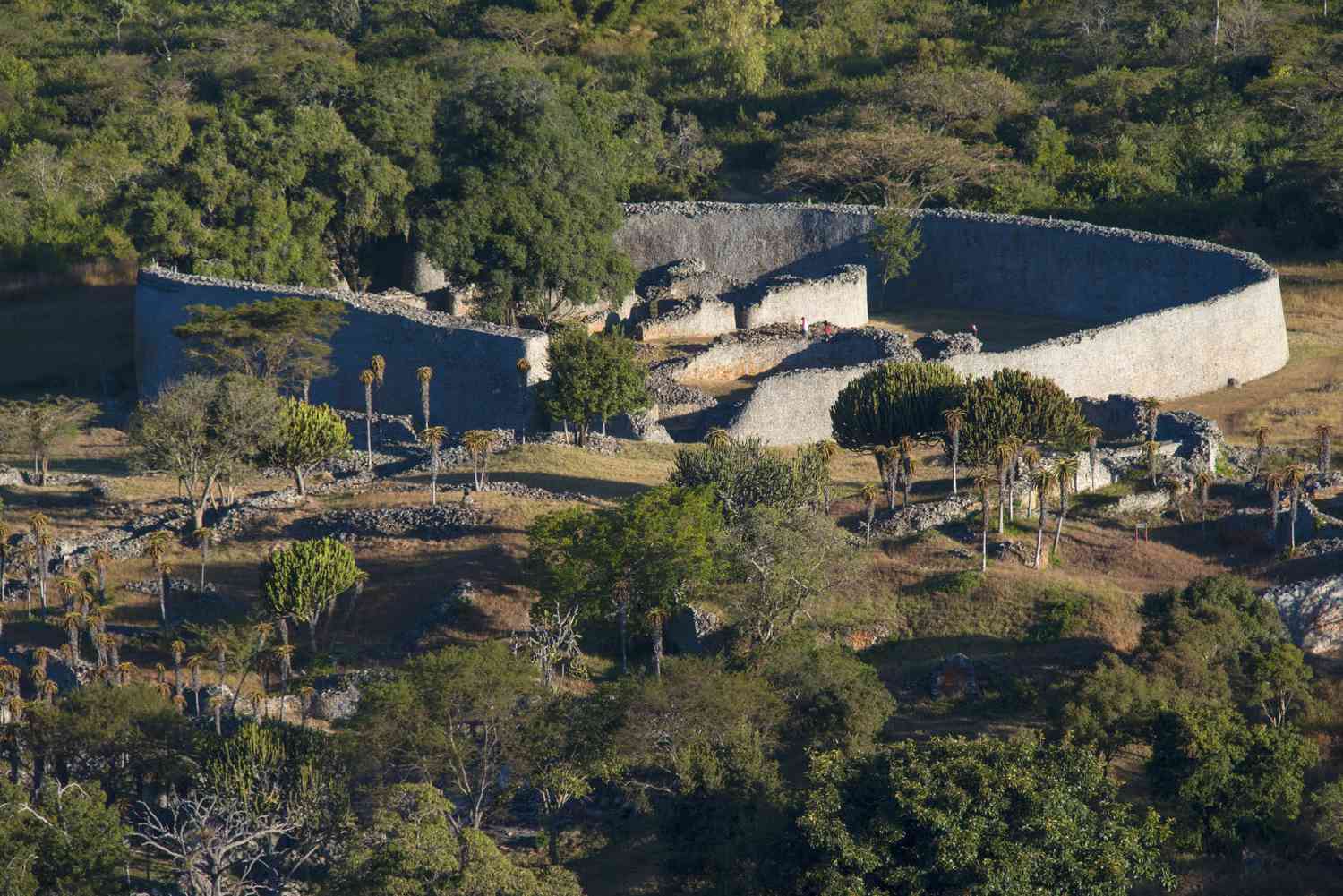 Great Zimbabwe: Tàn tích kỳ lạ của châu Phi - Ảnh 2. Great Zimbabwe: Tàn tích kỳ lạ của châu Phi - Ảnh 2.