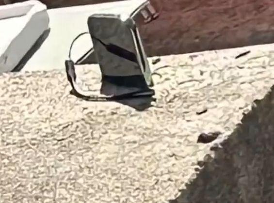 Điện thoại iPhone ‘không hề hấn gì’ khi rơi thẳng xuống từ tầng 26 - Ảnh 1. Điện thoại iPhone ‘không hề hấn gì’ khi rơi thẳng xuống từ tầng 26 - Ảnh 1.