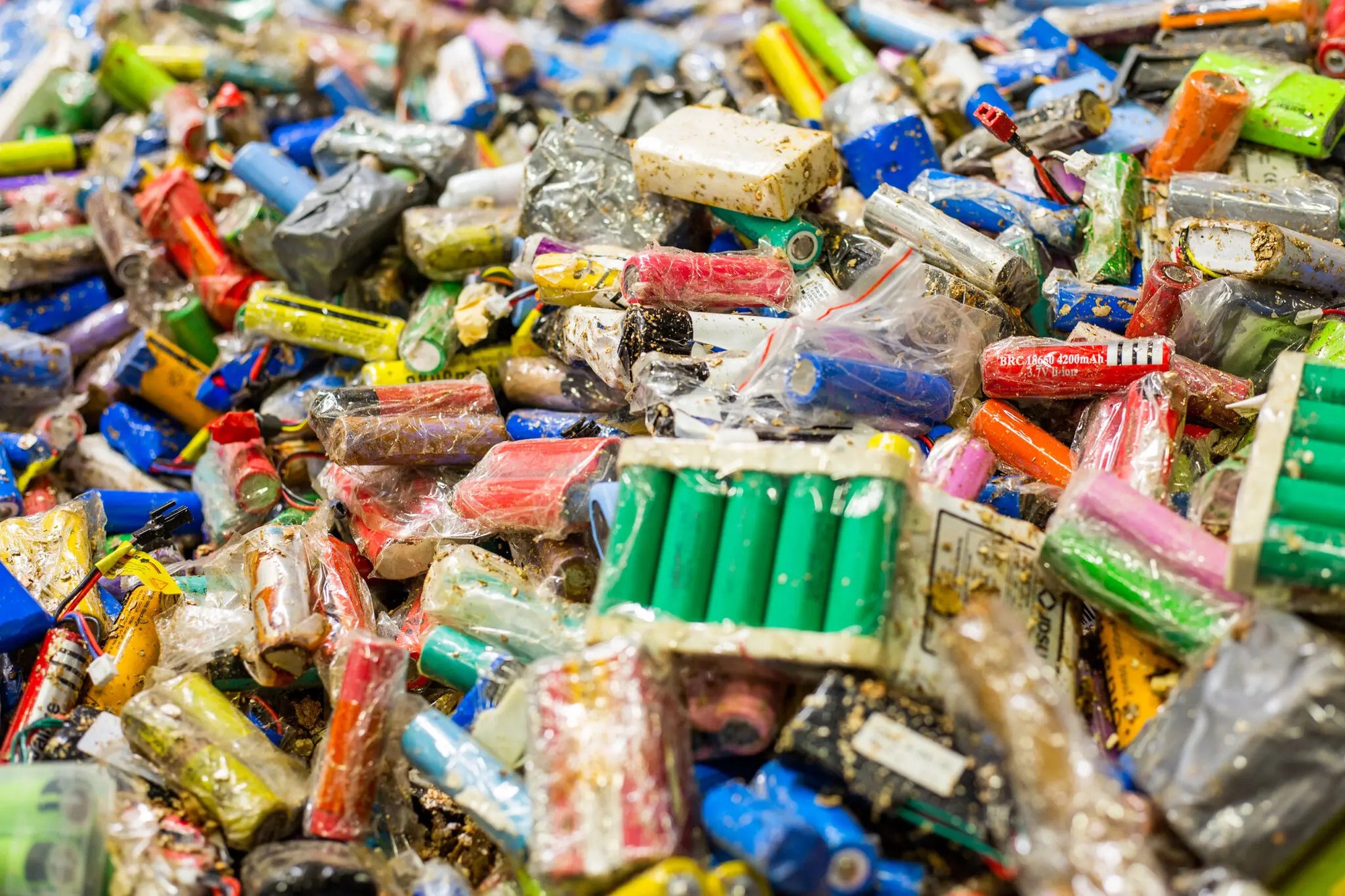 Ô tô điện đang ‘bay cao’, nhưng còn lâu thời điểm tái chế pin của chúng mới tới - Ảnh 4. Ô tô điện đang ‘bay cao’, nhưng còn lâu thời điểm tái chế pin của chúng mới tới - Ảnh 4.