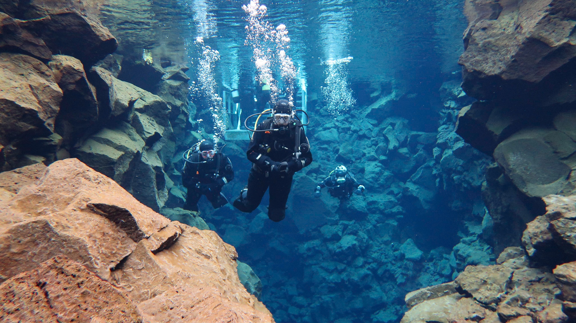 Khe nứt Silfra: Nơi duy nhất trên thế giới mà bạn có thể chạm vào hai lục địa cùng một lúc - Ảnh 7. Khe nứt Silfra: Nơi duy nhất trên thế giới mà bạn có thể chạm vào hai lục địa cùng một lúc - Ảnh 7.