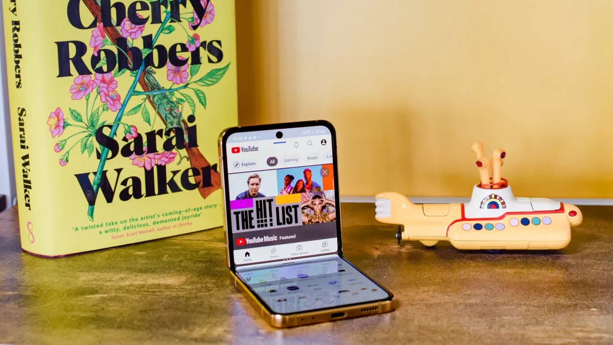 Smartphone màn hình gập năm 2023: Samsung có tiếp tục giữ "ngôi vương"? - Ảnh 2. Smartphone màn hình gập năm 2023: Samsung có tiếp tục giữ "ngôi vương"? - Ảnh 2.