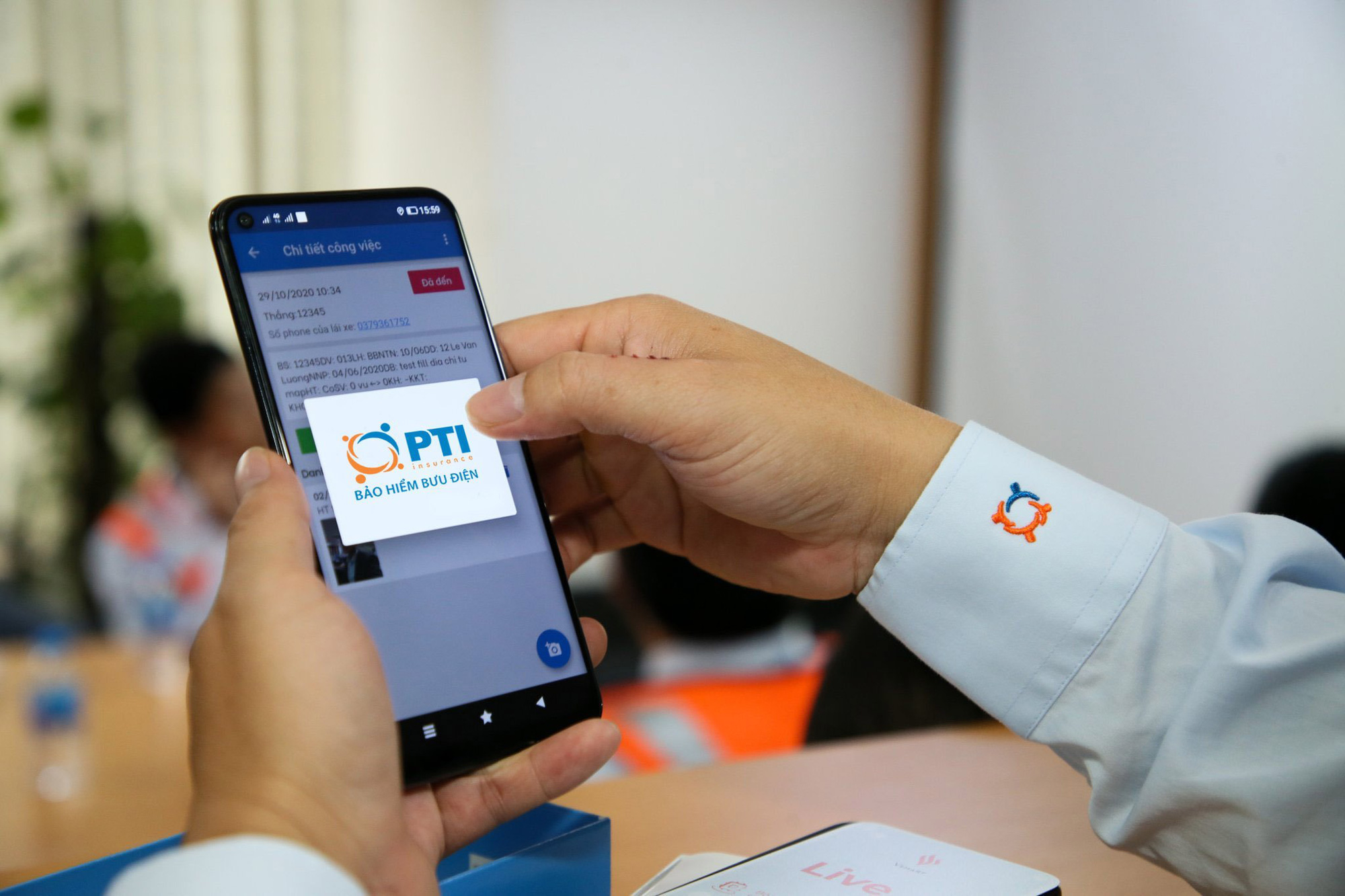 Khách hàng hưởng lợi từ ứng dụng công nghệ trong ngành bảo hiểm - Ảnh 1. Khách hàng hưởng lợi từ ứng dụng công nghệ trong ngành bảo hiểm - Ảnh 1.