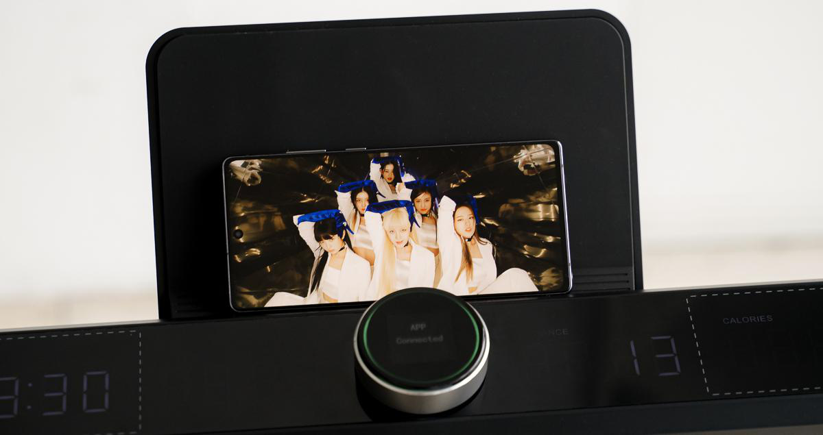 Trải nghiệm máy chạy bộ gấp gọn Kingsmith X21: Thiết kế gấp gọn sang chảnh, khung hợp kim nhẹ bền, có màn hình LED và nhiều tính năng hay - Ảnh 3. Trải nghiệm máy chạy bộ gấp gọn Kingsmith X21: Thiết kế gấp gọn sang chảnh, khung hợp kim nhẹ bền, có màn hình LED và nhiều tính năng hay - Ảnh 3.