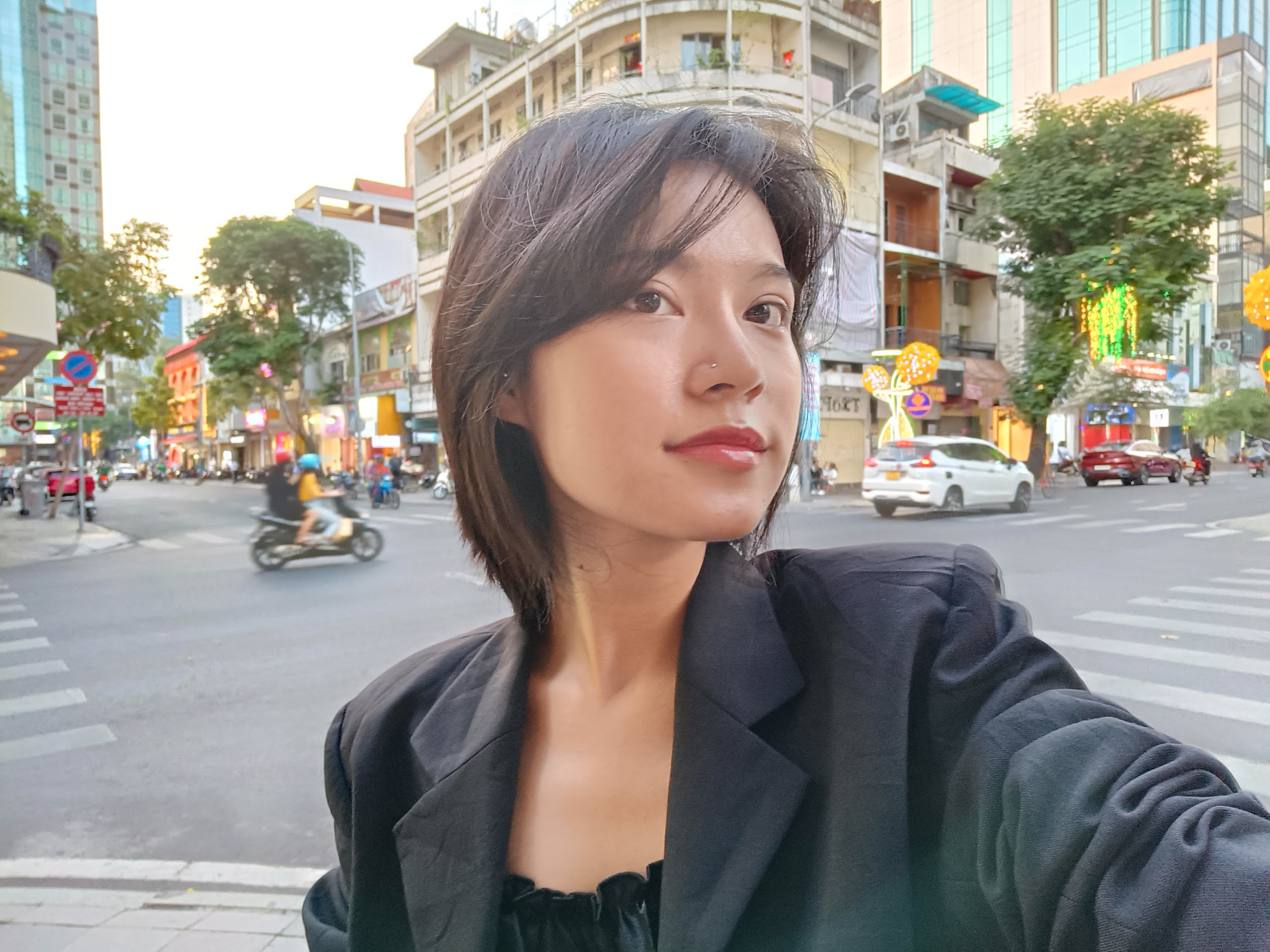 Thách thức selfie cùng vivo V23 5G: camera selfie kép có làm nên được bất ngờ - Ảnh 5. Thách thức selfie cùng vivo V23 5G: camera selfie kép có làm nên được bất ngờ - Ảnh 5.