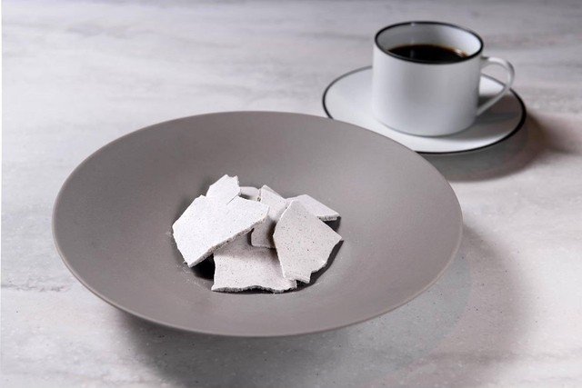 Cứ tưởng là vôi vữa thạch cao trên tường, hóa ra đây lại là món ăn cực kỳ đắt khách của Nhật Bản - Ảnh 5. Cứ tưởng là vôi vữa thạch cao trên tường, hóa ra đây lại là món ăn cực kỳ đắt khách của Nhật Bản - Ảnh 5.