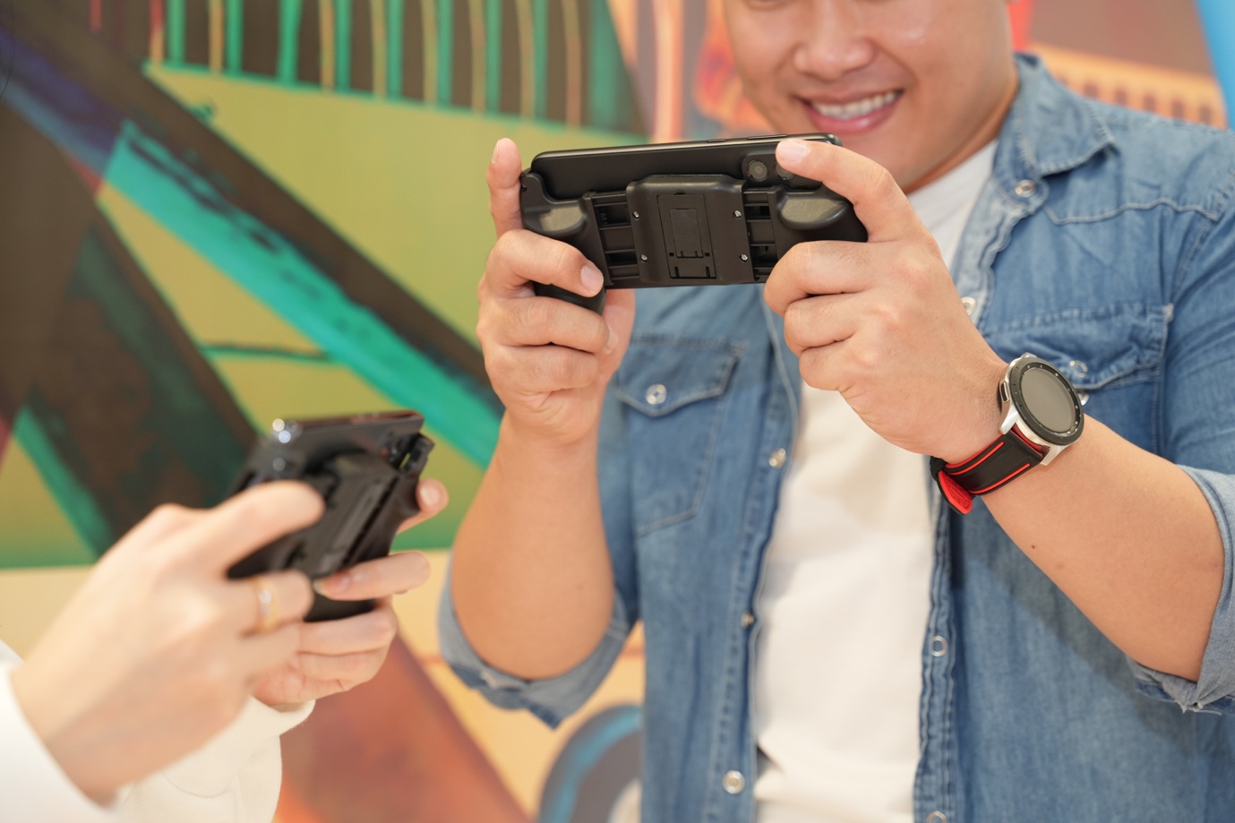 Trở thành game thủ chuyên nghiệp, nghề hot hái bộn tiền của giới trẻ hiện nay - Ảnh 2. Trở thành game thủ chuyên nghiệp, nghề hot hái bộn tiền của giới trẻ hiện nay - Ảnh 2.