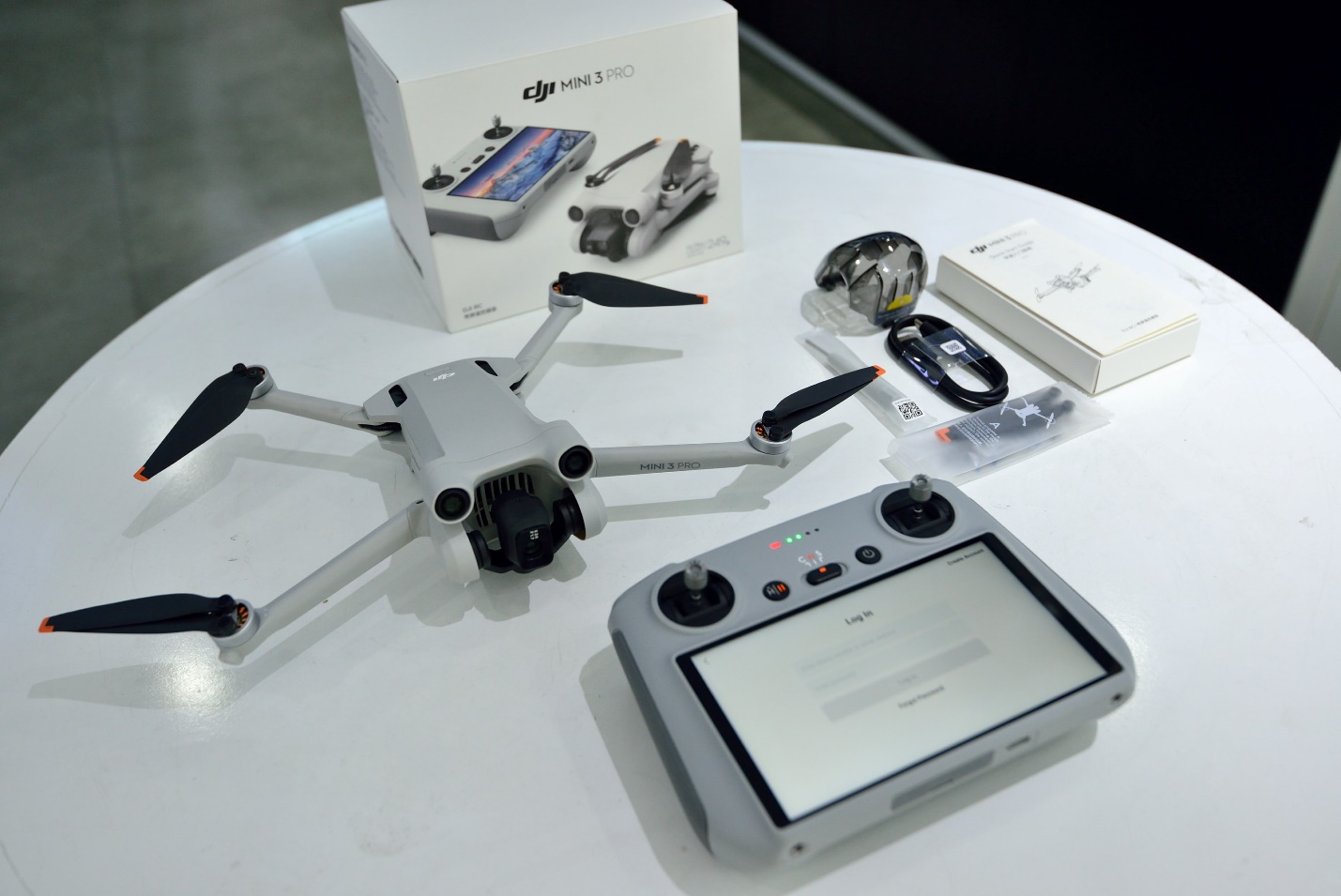 Mini 3 Pro ra mắt: Cảm biến ảnh mới lớn hơn, nét hơn, quay chụp chiều dọc, pin bền hơn và bộ điều khiển mới cực “xịn” - Ảnh 2. Mini 3 Pro ra mắt: Cảm biến ảnh mới lớn hơn, nét hơn, quay chụp chiều dọc, pin bền hơn và bộ điều khiển mới cực “xịn” - Ảnh 2.